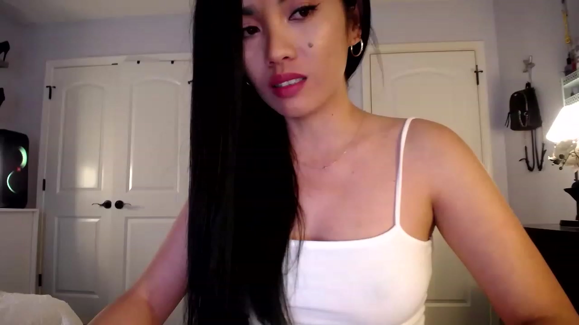 Gallery image thumbnail from AsianLuv_4U's myfreecams stream on, 04/18/2023, 17:57 image 16 of 20