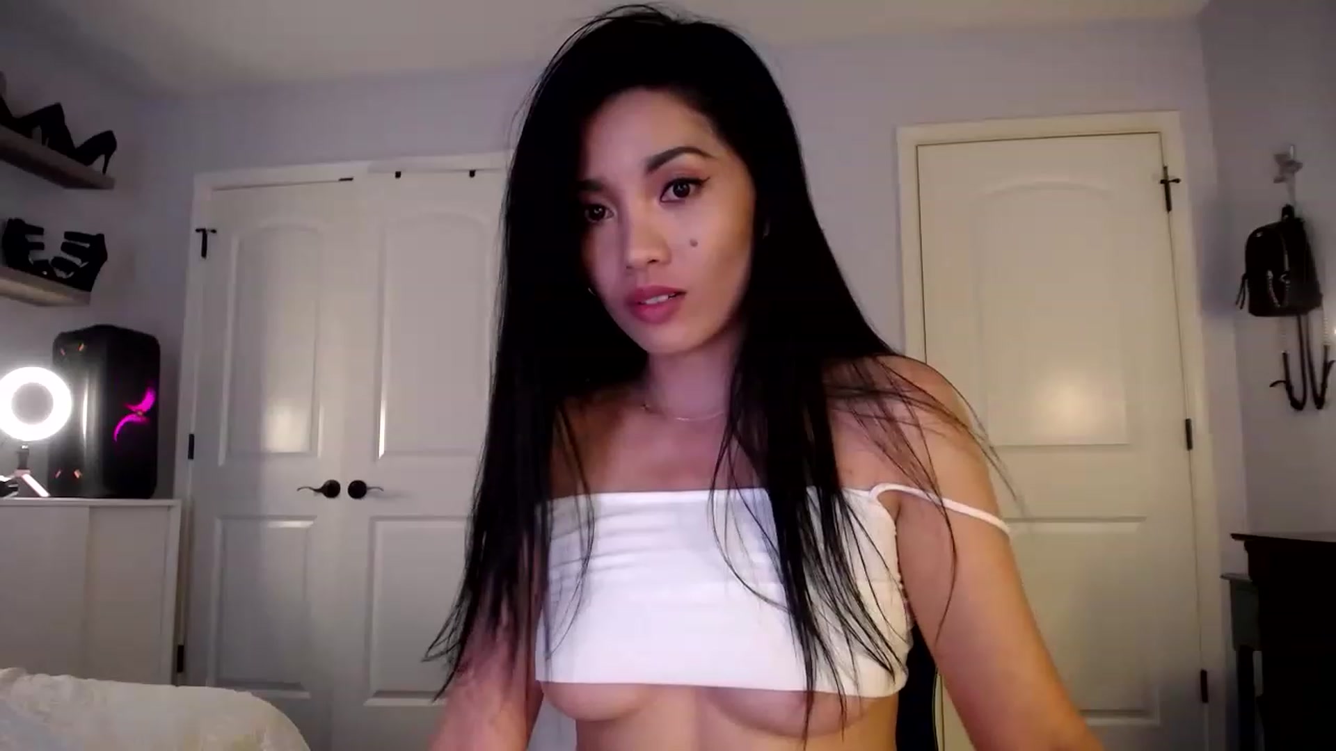 Gallery image thumbnail from AsianLuv_4U's myfreecams stream on, 04/18/2023, 19:19 image 17 of 20