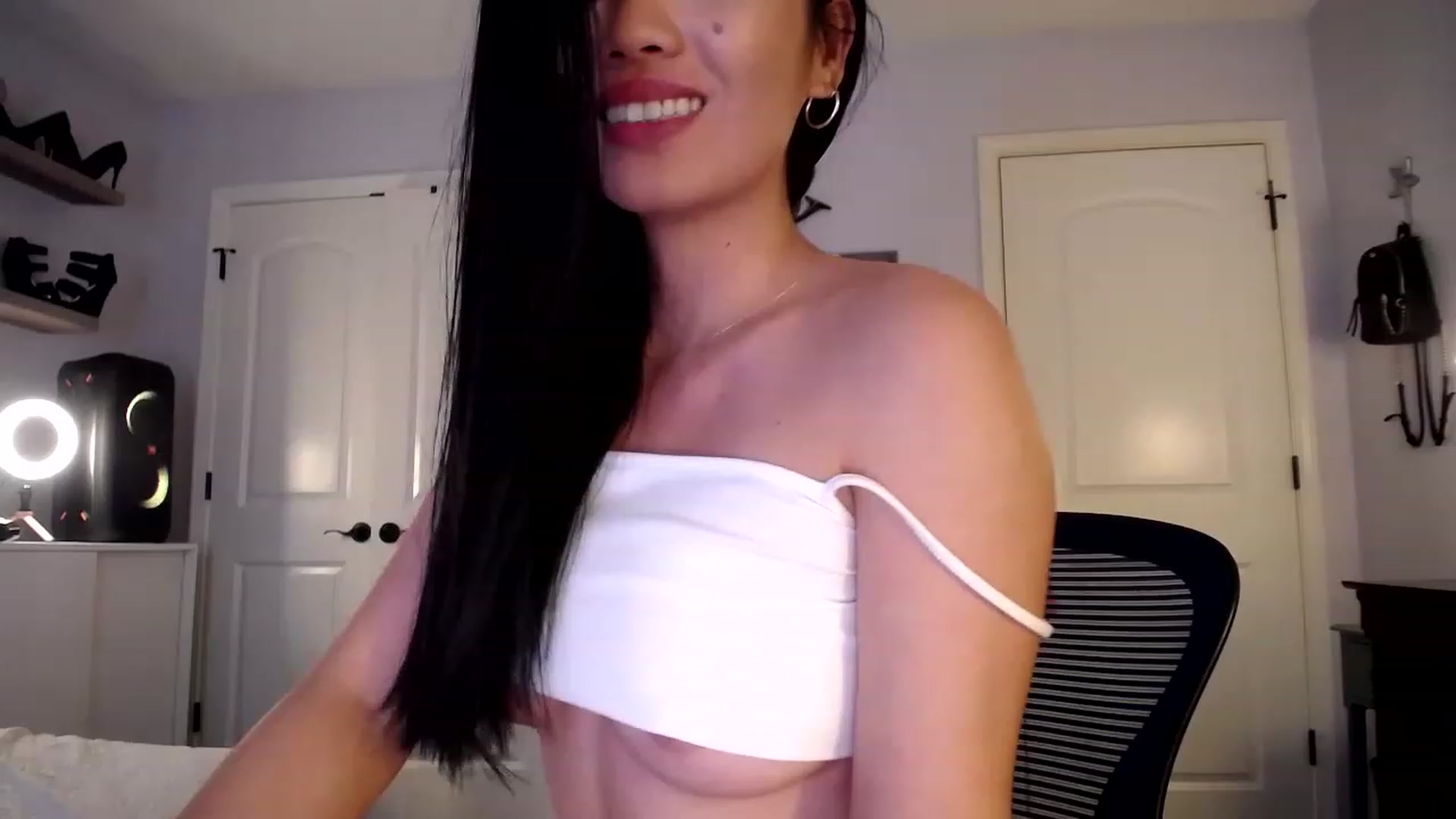 Gallery image thumbnail from AsianLuv_4U's myfreecams stream on, 04/18/2023, 19:19 image 18 of 20
