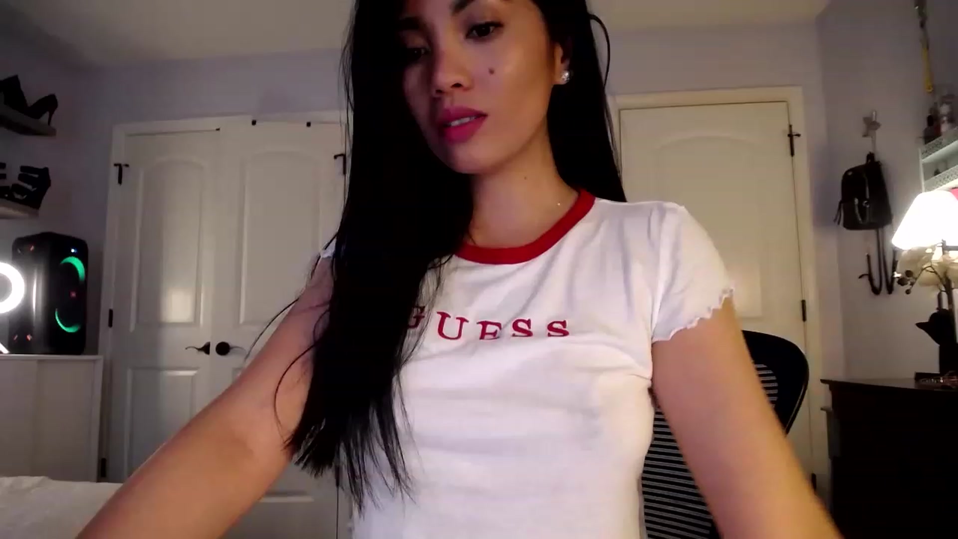 Gallery image thumbnail from AsianLuv_4U's myfreecams stream on, 04/19/2023, 18:37 image 20 of 20