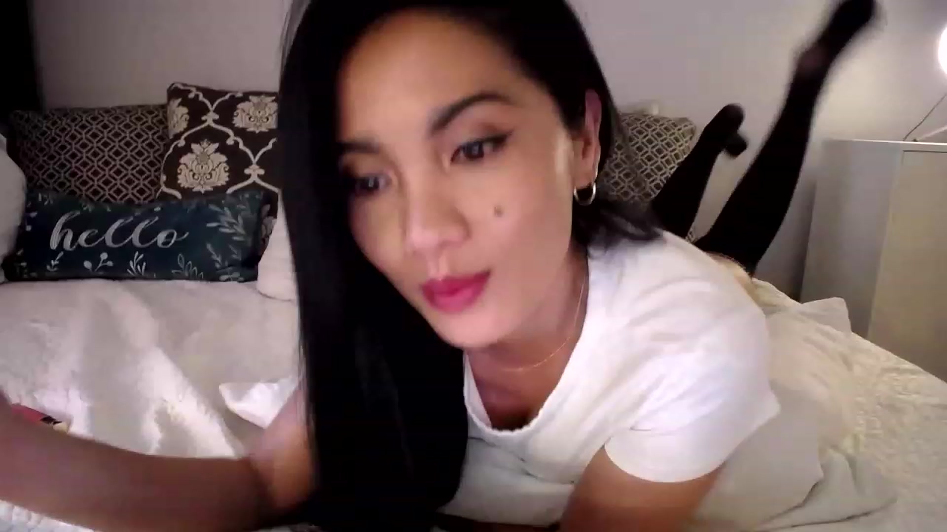 Gallery image thumbnail from AsianLuv_4U's myfreecams stream on, 04/30/2023, 19:23 image 1 of 20