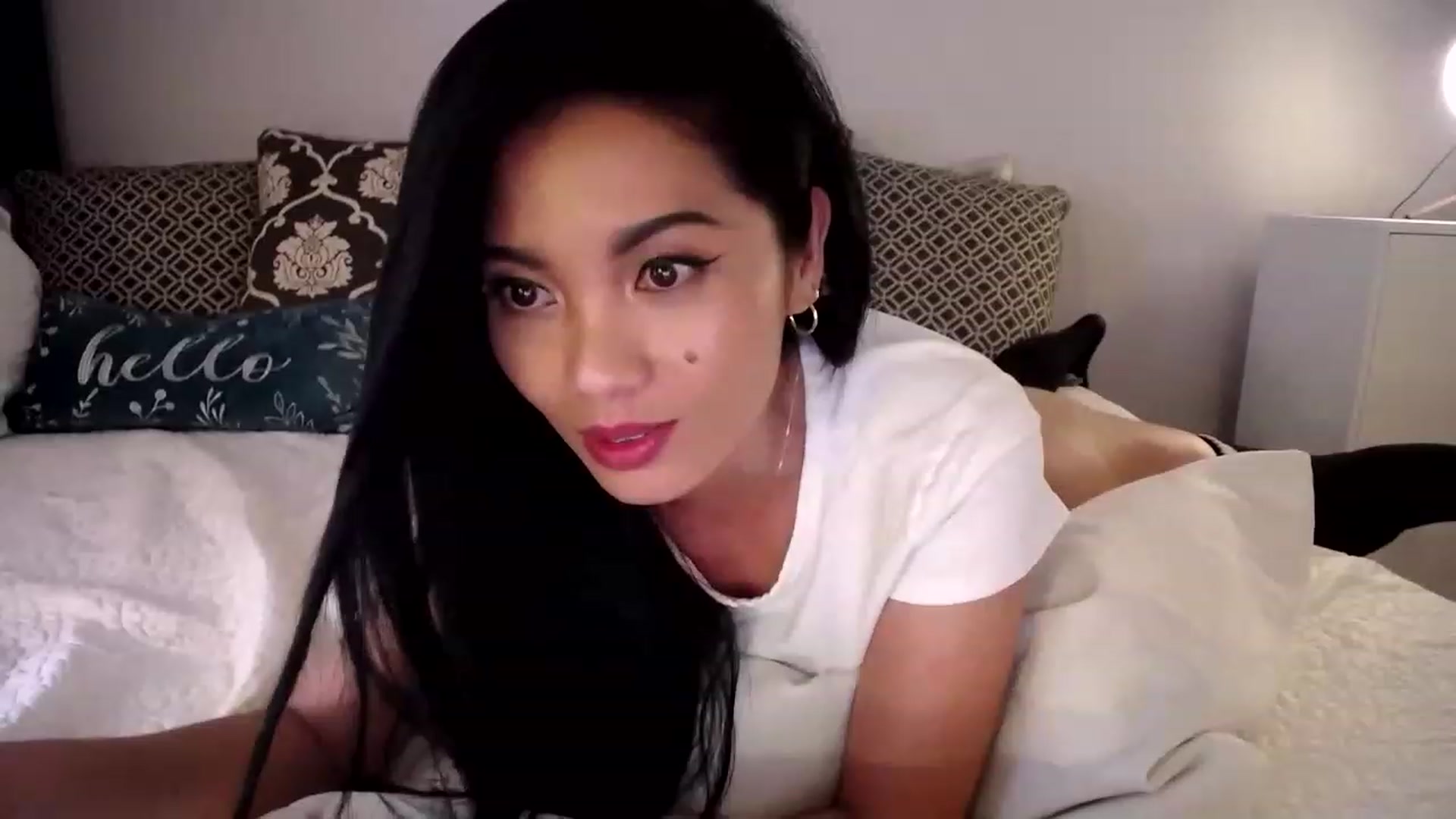 Gallery image thumbnail from AsianLuv_4U's myfreecams stream on, 04/30/2023, 19:23 image 10 of 20