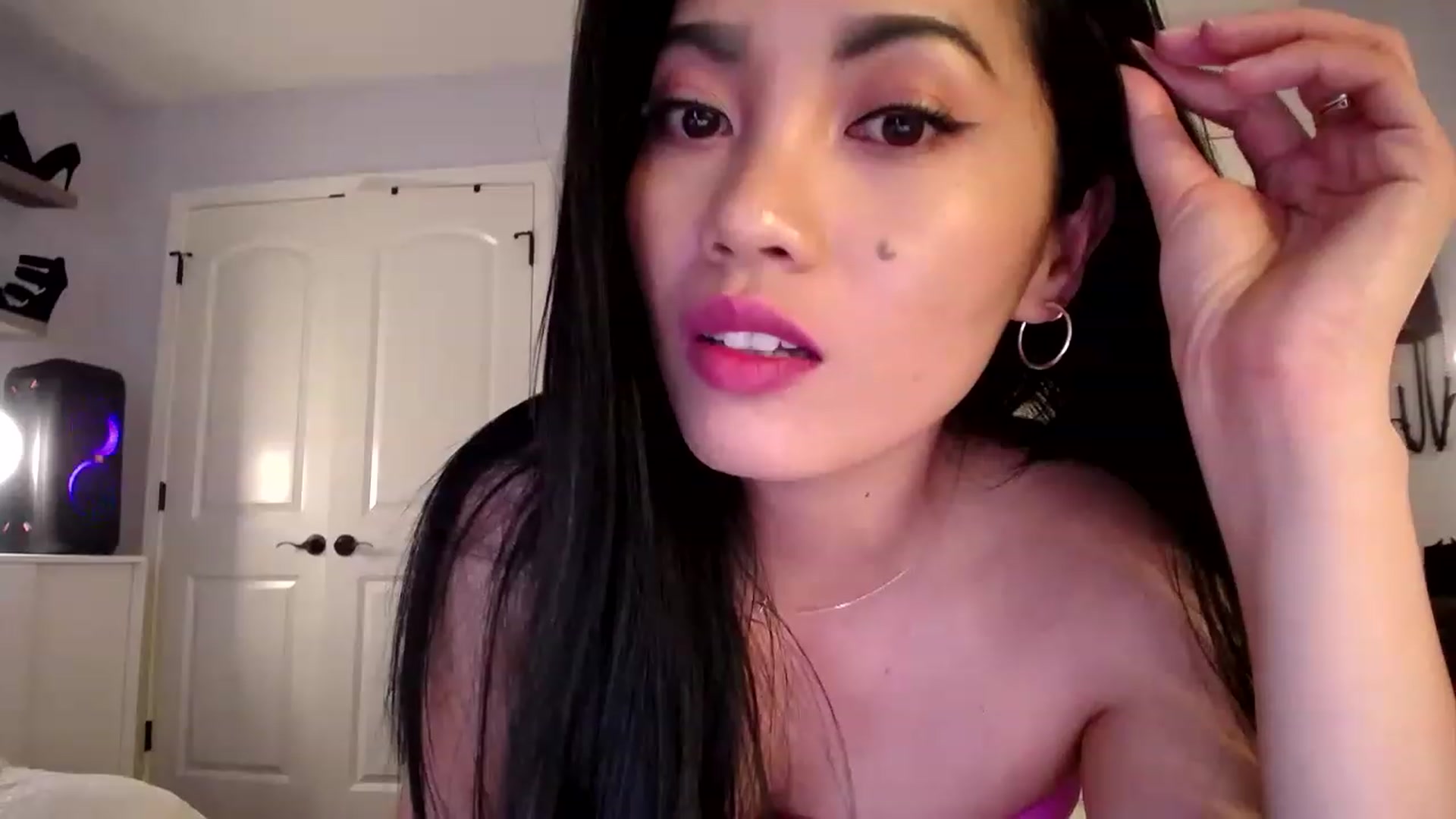 Gallery image thumbnail from AsianLuv_4U's myfreecams stream on, 05/08/2023, 19:19 image 20 of 20