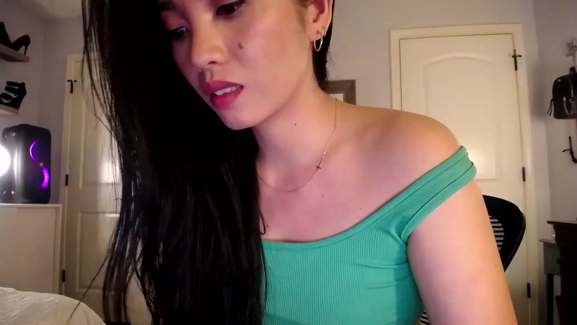 Gallery image thumbnail from AsianLuv_4U's myfreecams stream on, 05/13/2023, 24:48 image 5 of 20