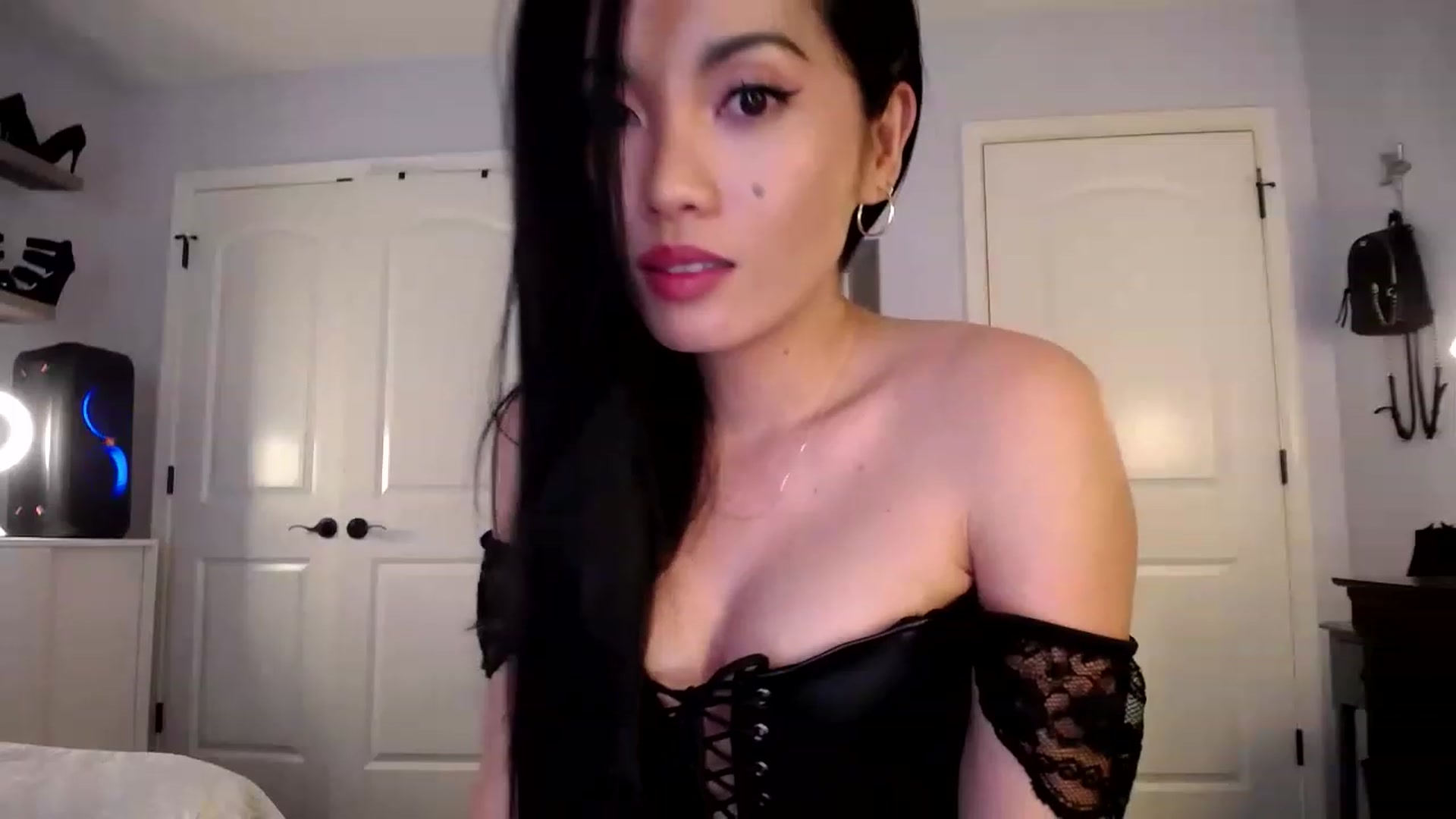 Gallery image thumbnail from AsianLuv_4U's myfreecams stream on, 05/19/2023, 19:21 image 4 of 20