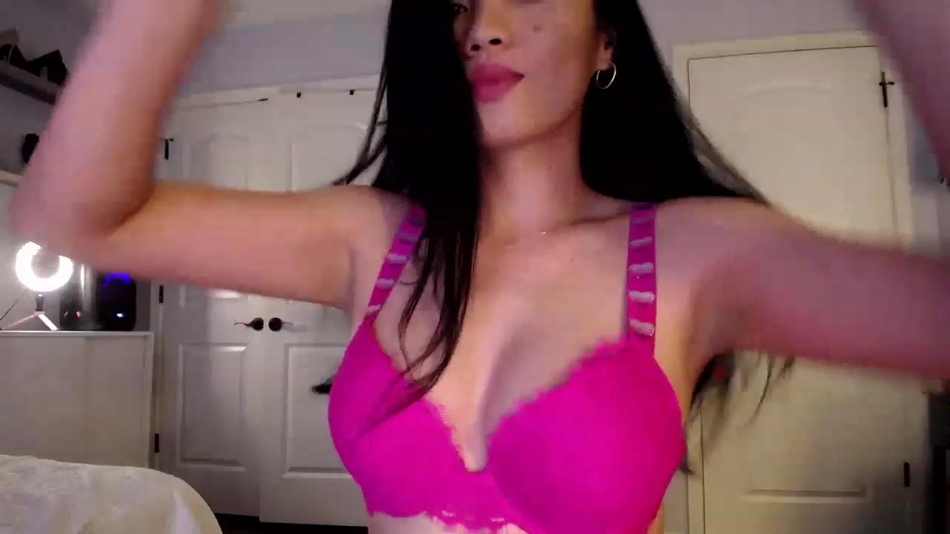 Gallery image thumbnail from AsianLuv_4U's myfreecams stream on, 05/20/2023, 18:43 image 2 of 20