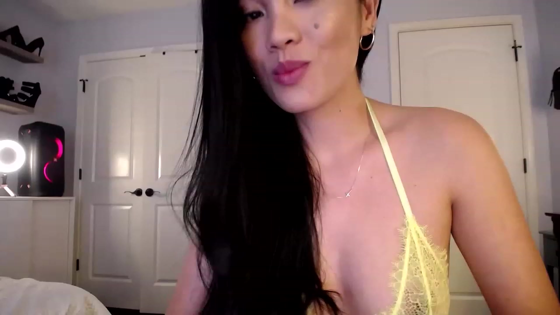 Gallery image thumbnail from AsianLuv_4U's myfreecams stream on, 06/05/2023, 18:18 image 16 of 20