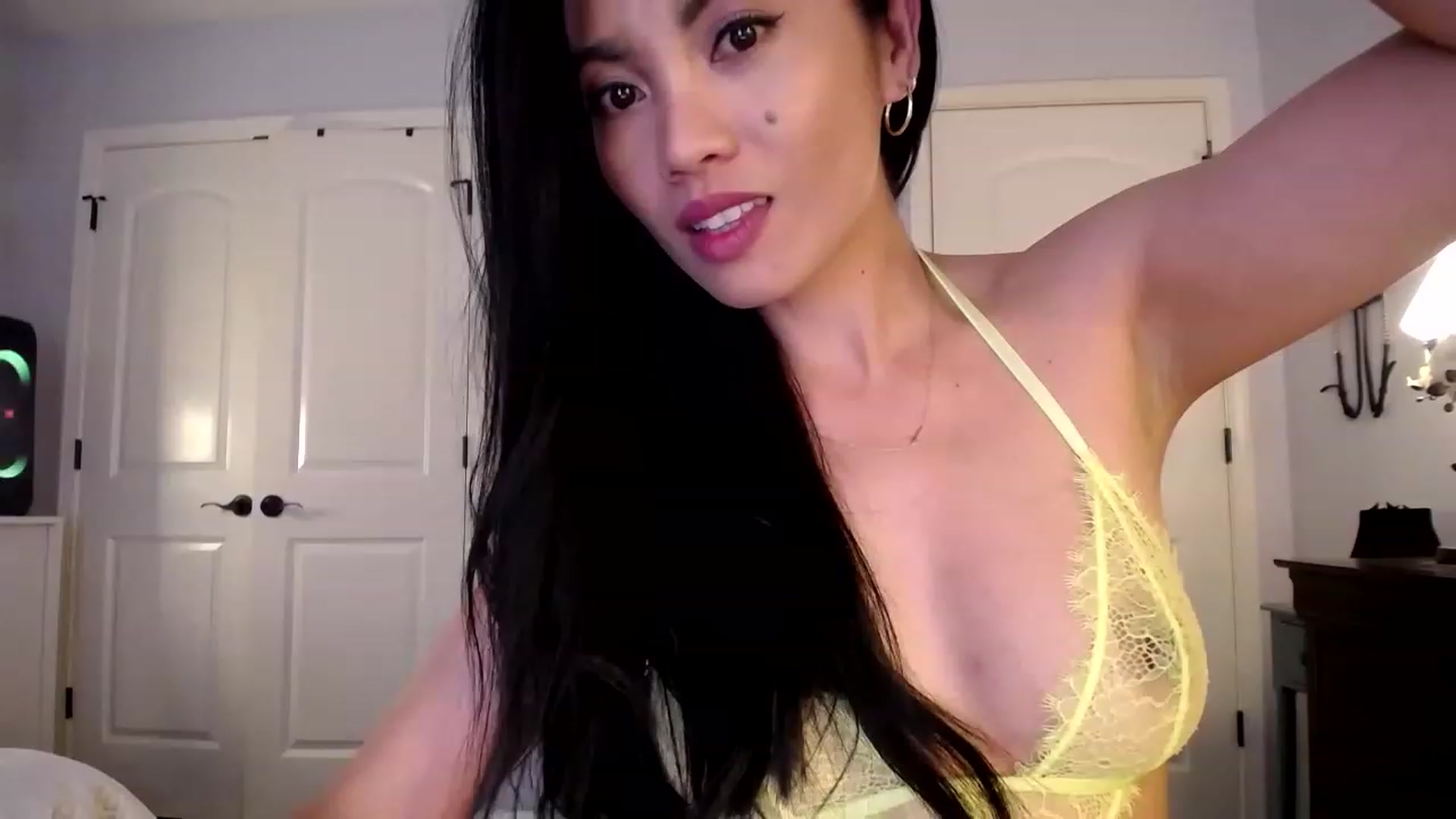Gallery image thumbnail from AsianLuv_4U's myfreecams stream on, 06/05/2023, 18:46 image 1 of 20