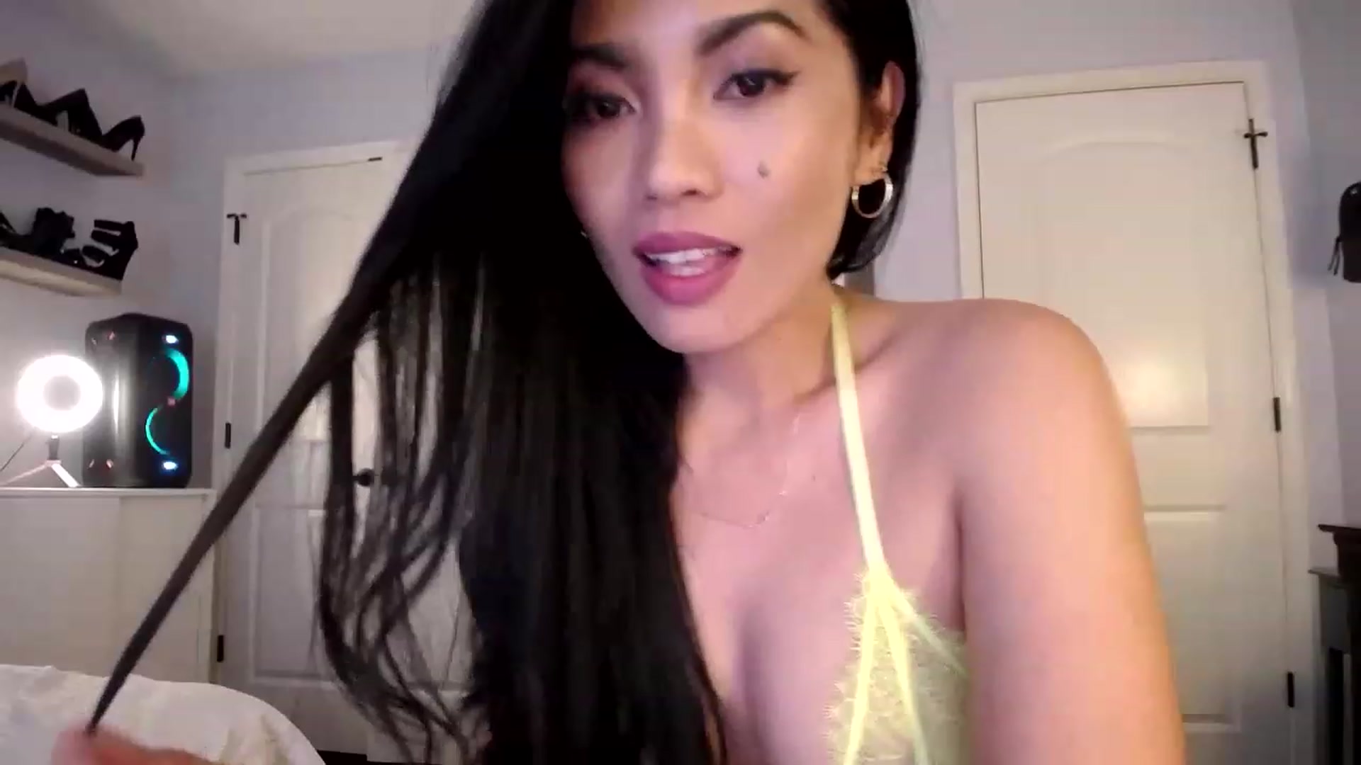 Gallery image thumbnail from AsianLuv_4U's myfreecams stream on, 06/05/2023, 18:46 image 13 of 20