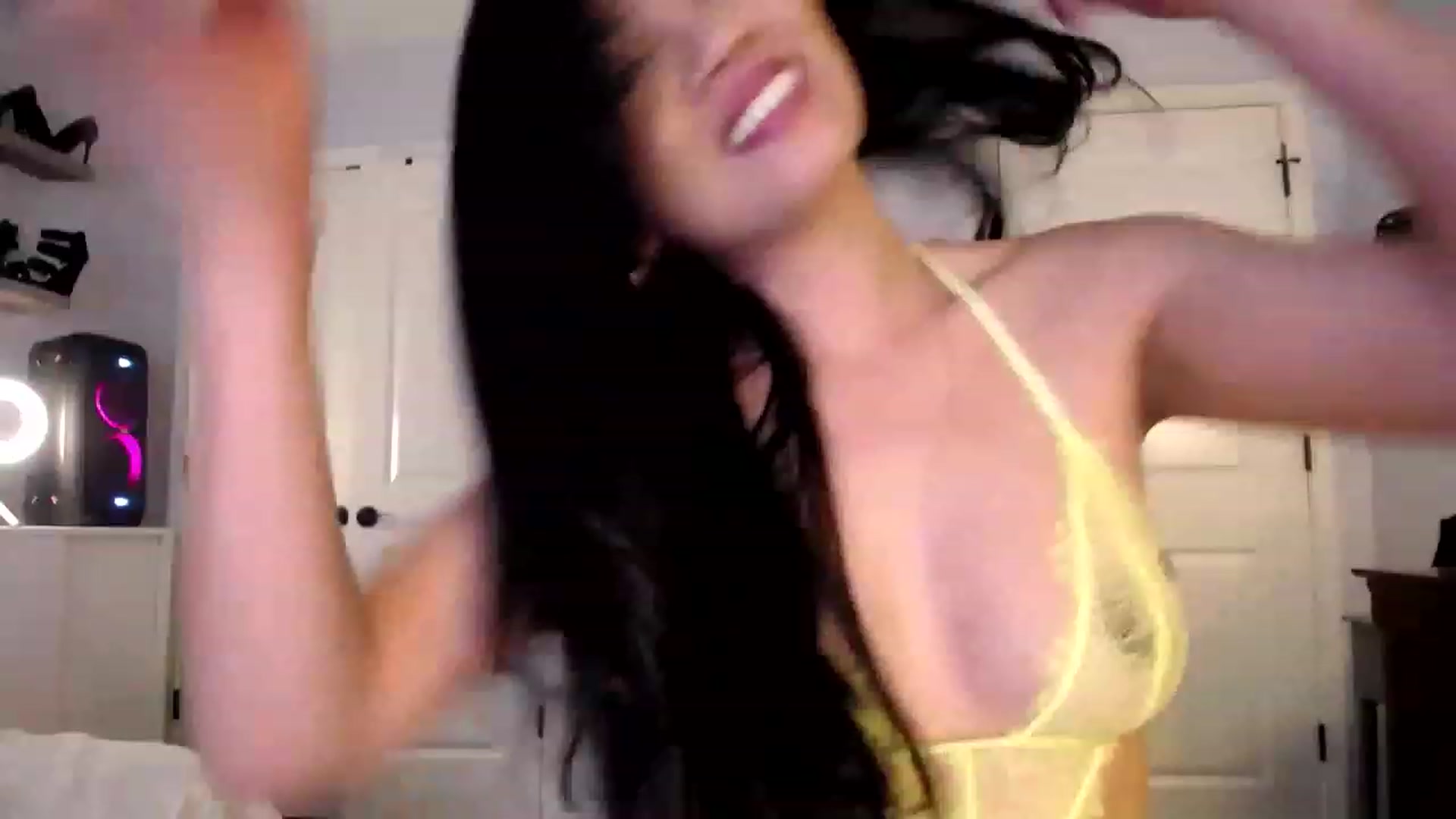 Gallery image thumbnail from AsianLuv_4U's myfreecams stream on, 06/05/2023, 18:46 image 16 of 20