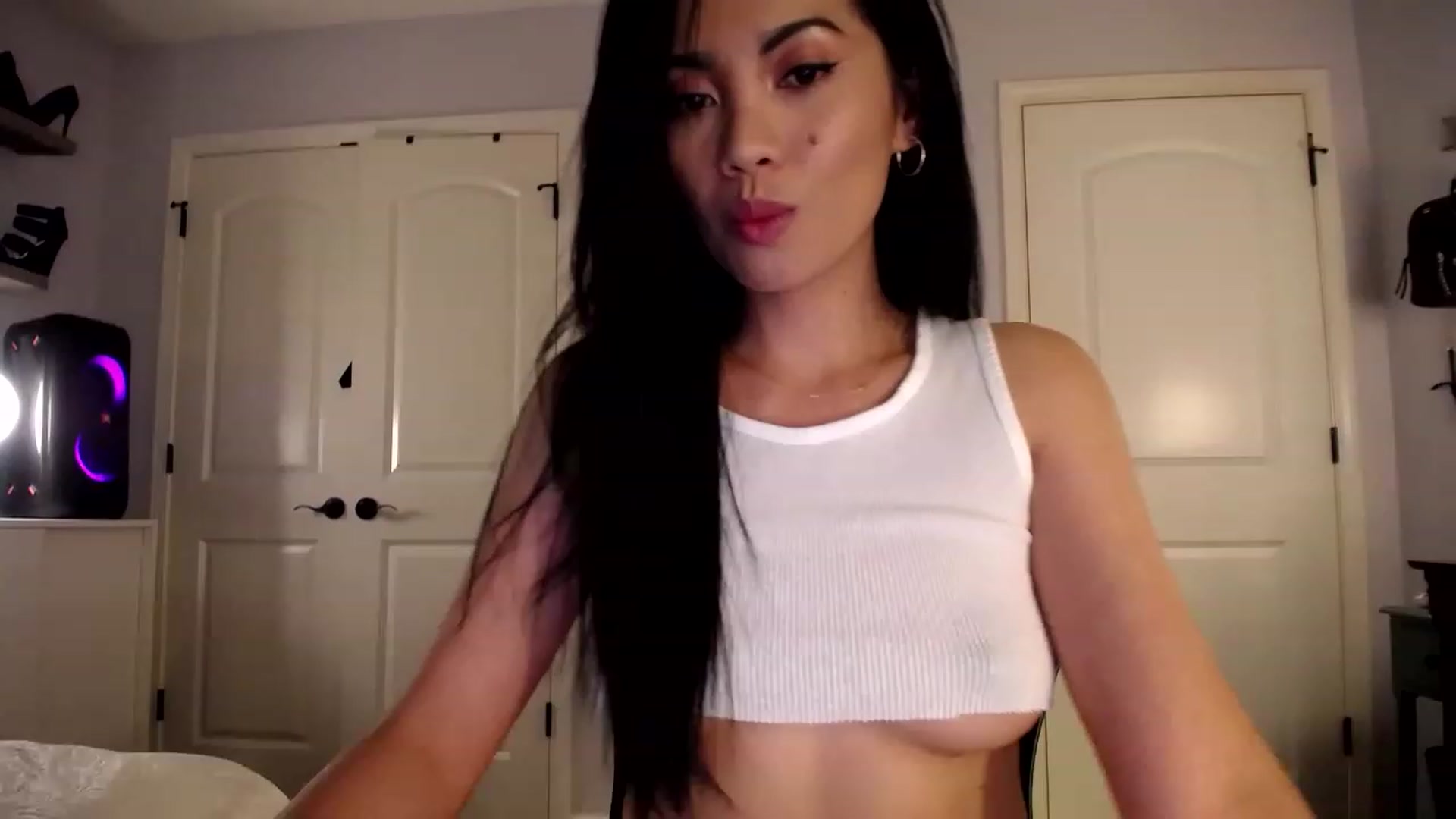 Gallery image thumbnail from AsianLuv_4U's myfreecams stream on, 06/12/2023, 24:49 image 7 of 20