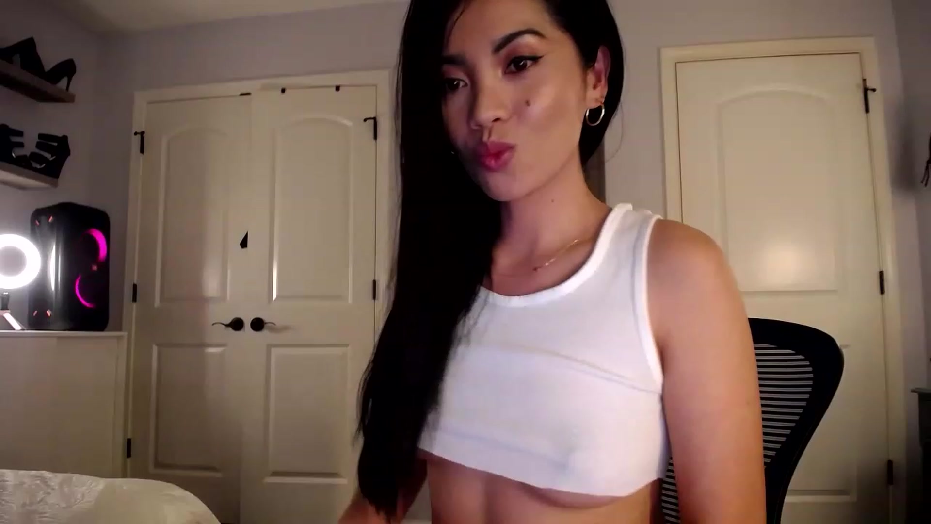 Gallery image thumbnail from AsianLuv_4U's myfreecams stream on, 06/12/2023, 24:49 image 2 of 20