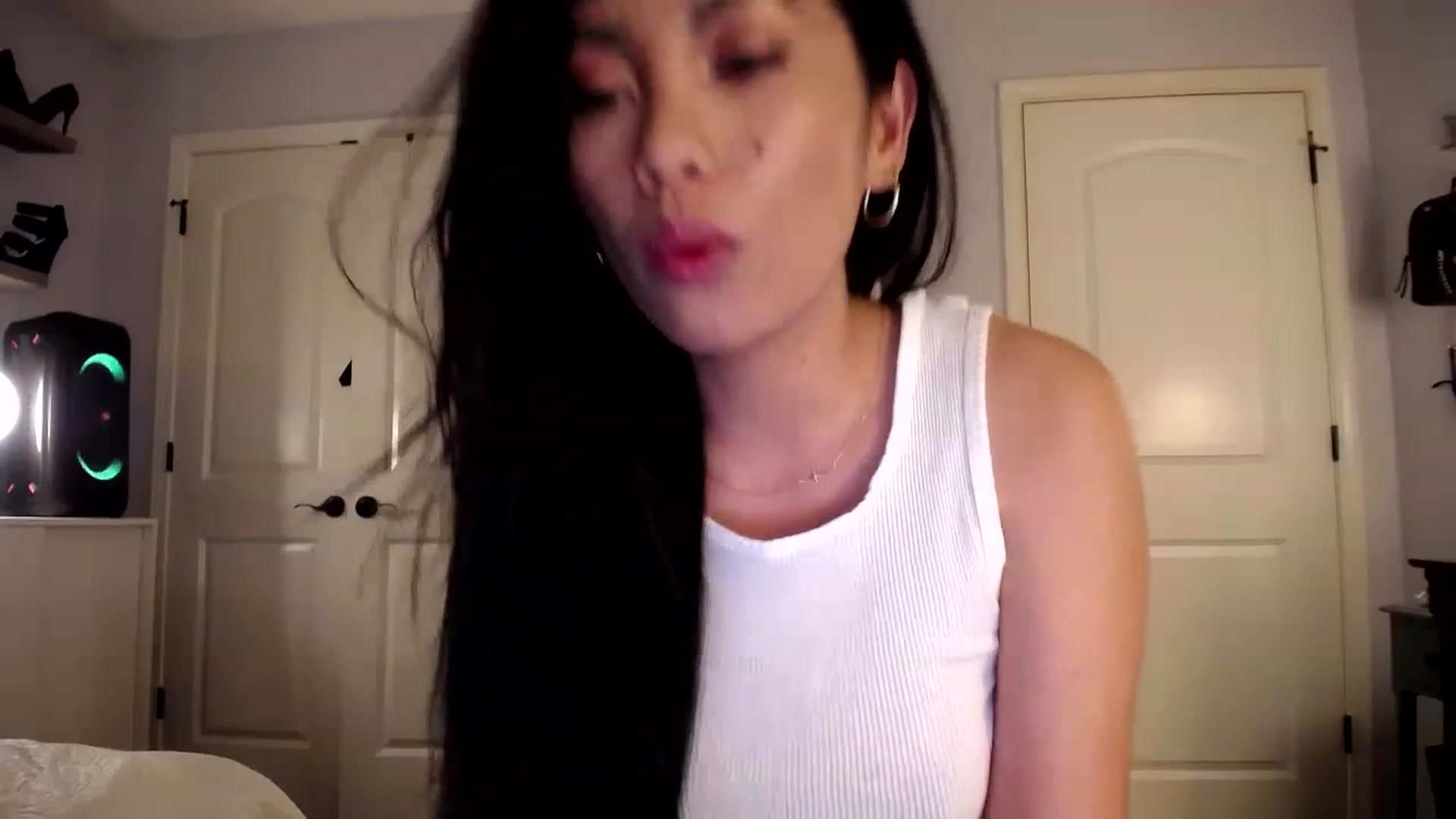 Gallery image thumbnail from AsianLuv_4U's myfreecams stream on, 06/12/2023, 24:49 image 4 of 20