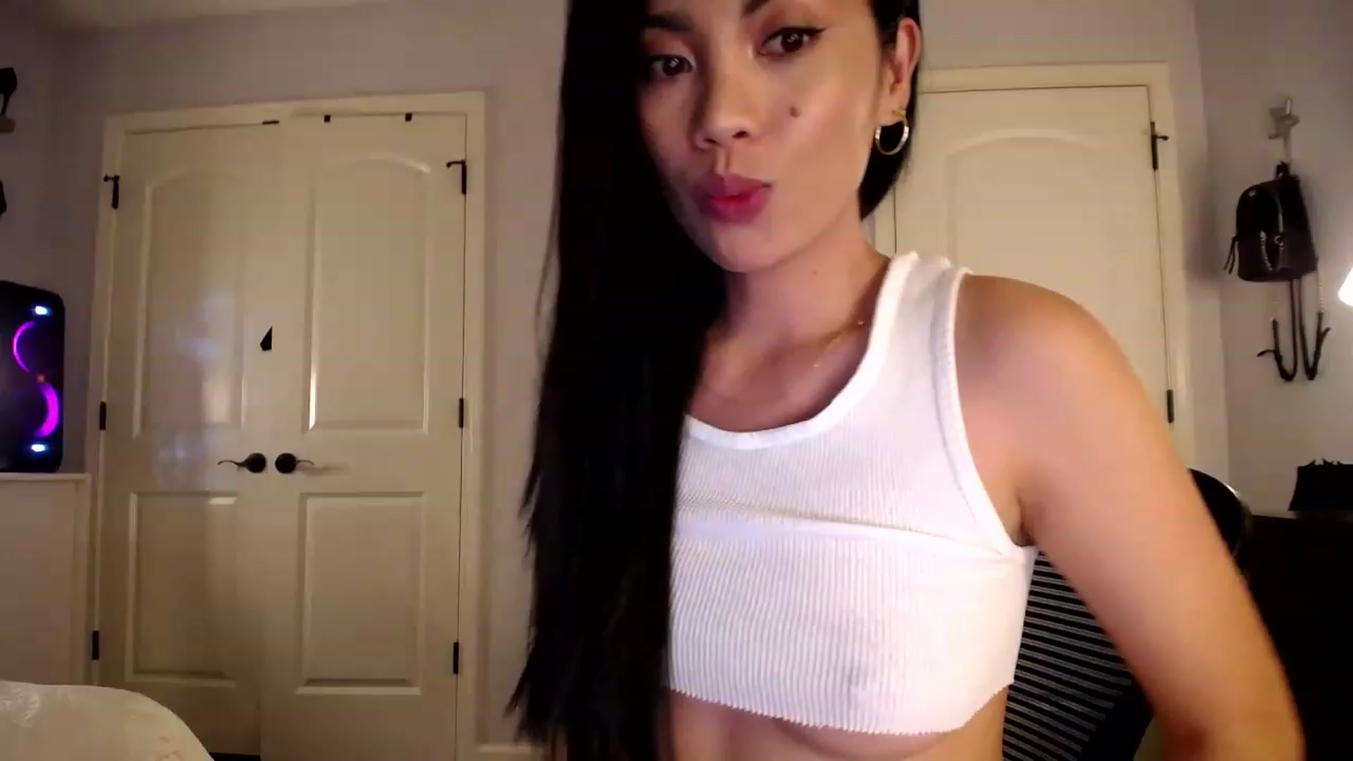 Gallery image thumbnail from AsianLuv_4U's myfreecams stream on, 06/12/2023, 01:31 image 10 of 20