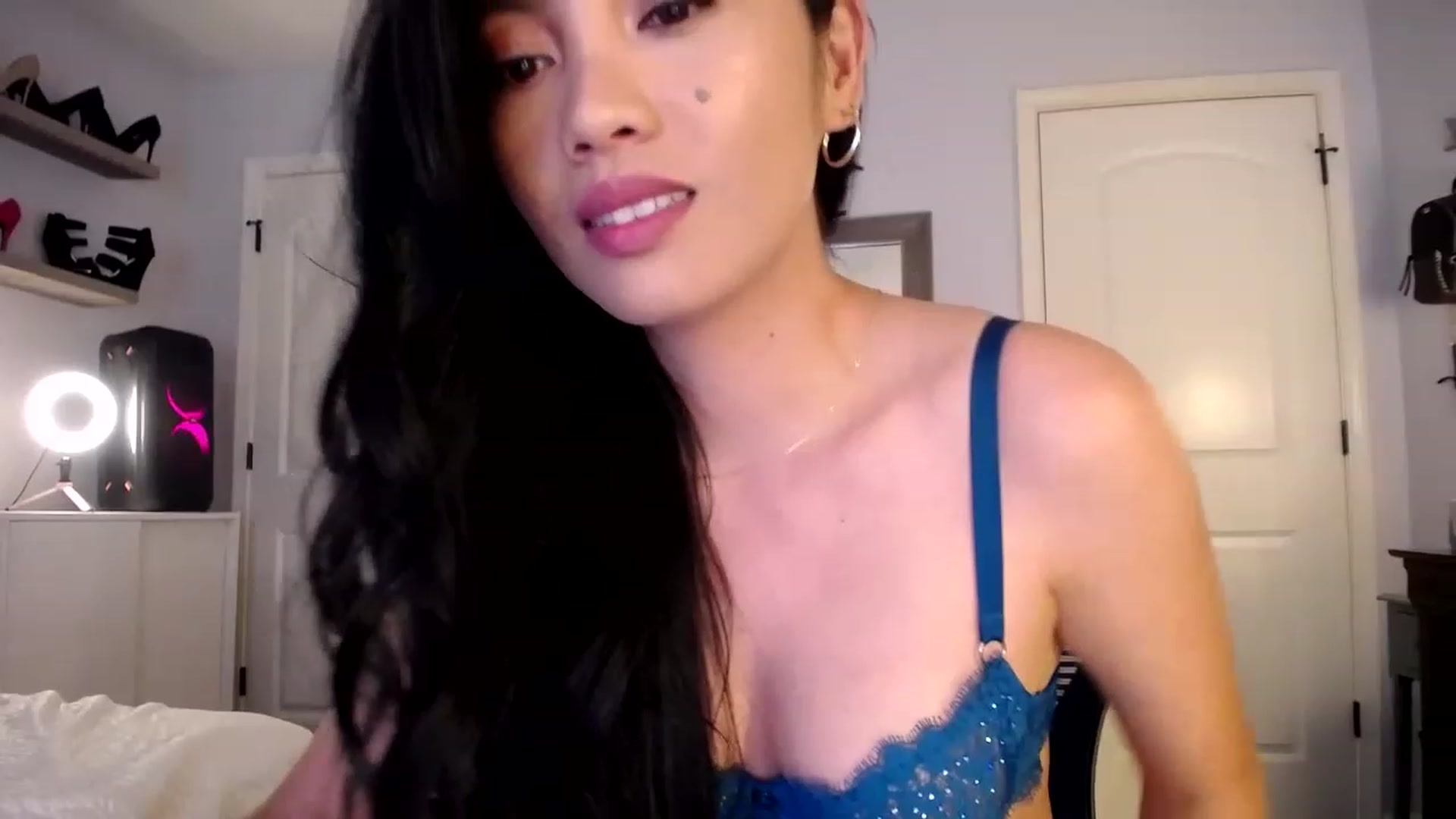 Gallery image thumbnail from AsianLuv_4U's myfreecams stream on, 06/15/2023, 17:23 image 16 of 20