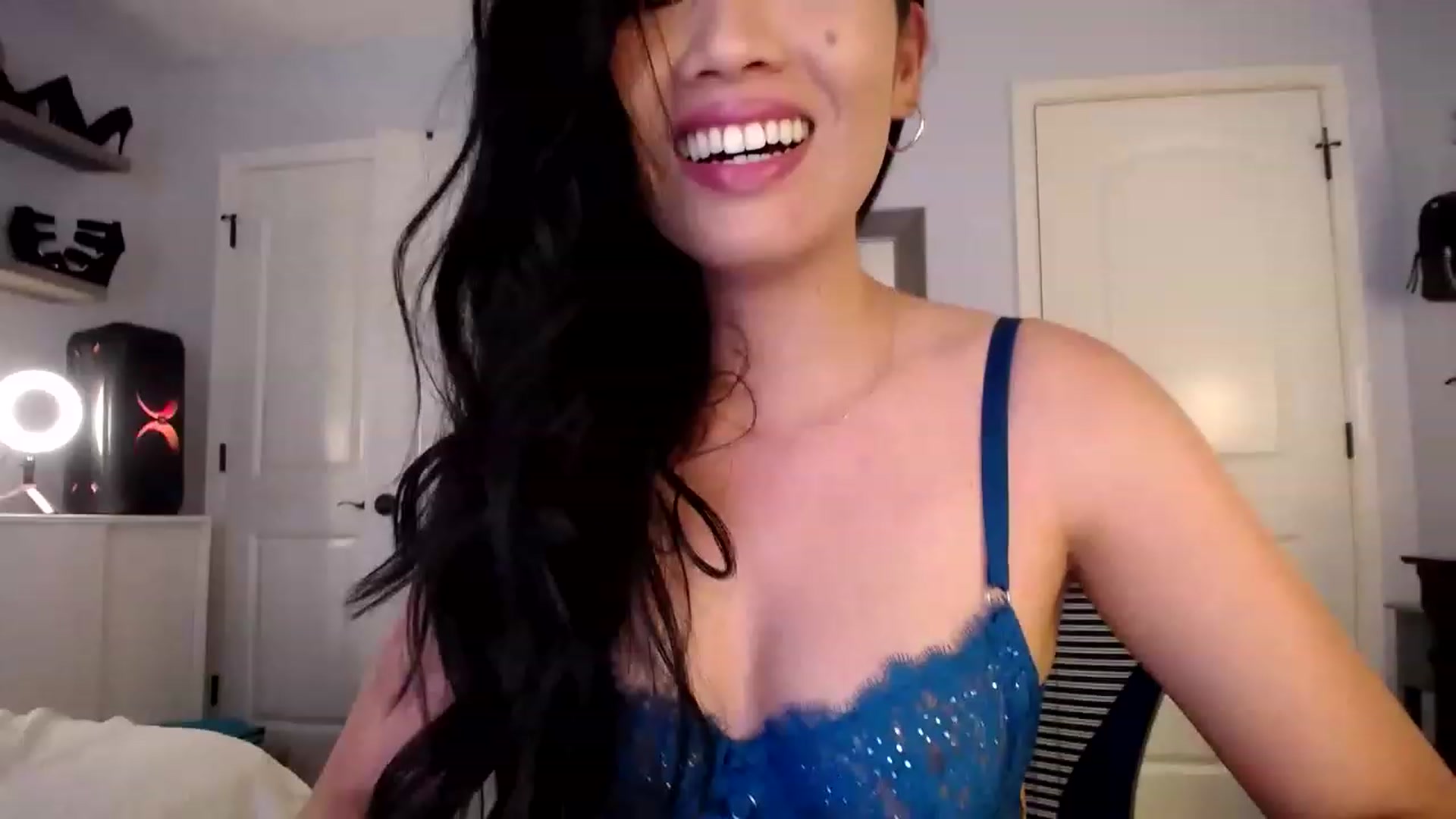 Gallery image thumbnail from AsianLuv_4U's myfreecams stream on, 06/15/2023, 18:17 image 15 of 20