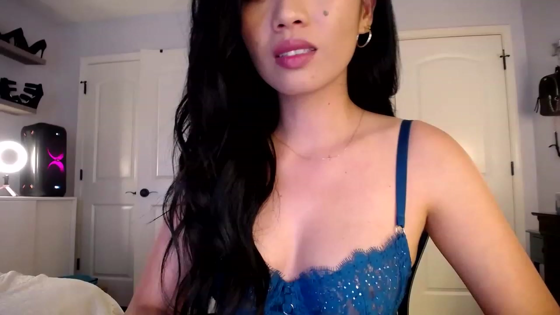 Gallery image thumbnail from AsianLuv_4U's myfreecams stream on, 06/15/2023, 18:17 image 17 of 20