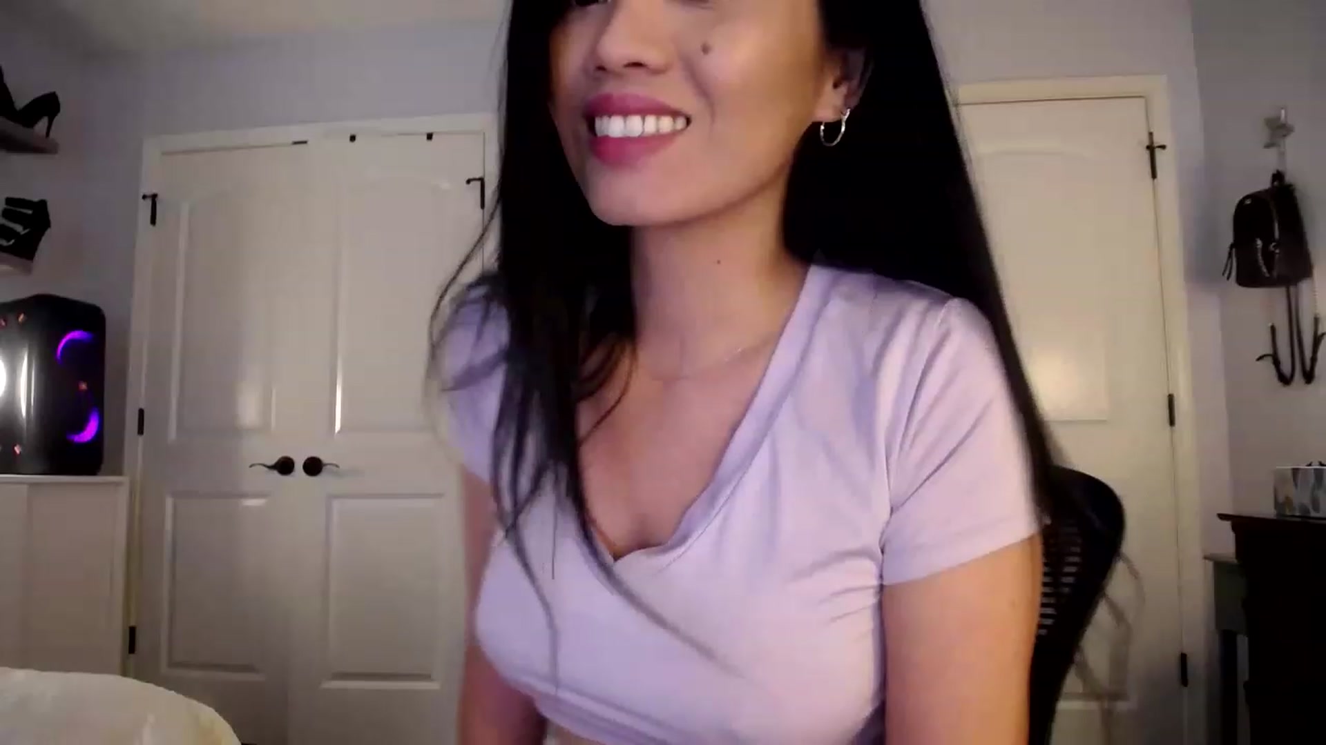 Gallery image thumbnail from AsianLuv_4U's myfreecams stream on, 06/26/2023, 17:19 image 2 of 20