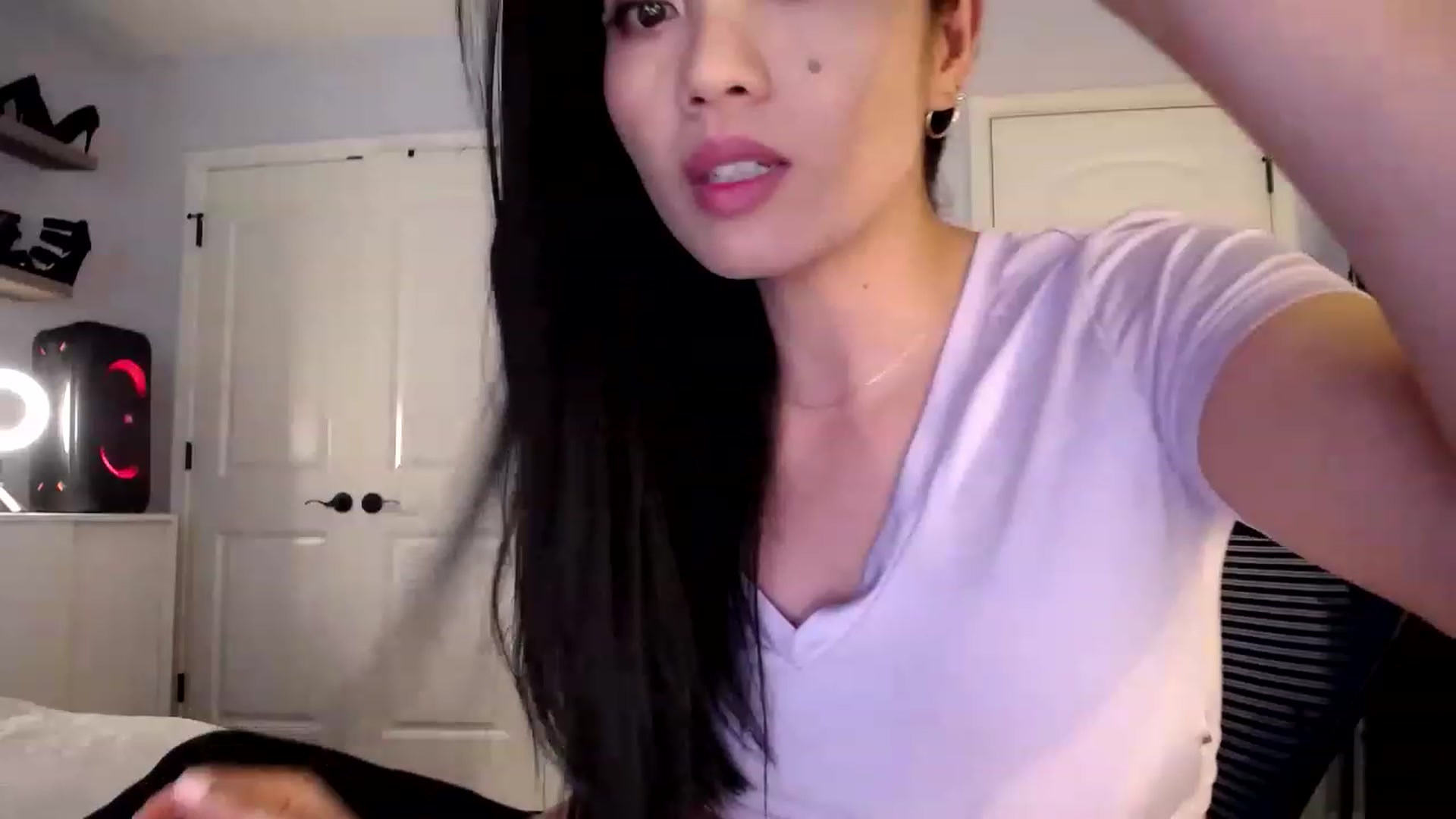 Gallery image thumbnail from AsianLuv_4U's myfreecams stream on, 06/26/2023, 17:19 image 19 of 20