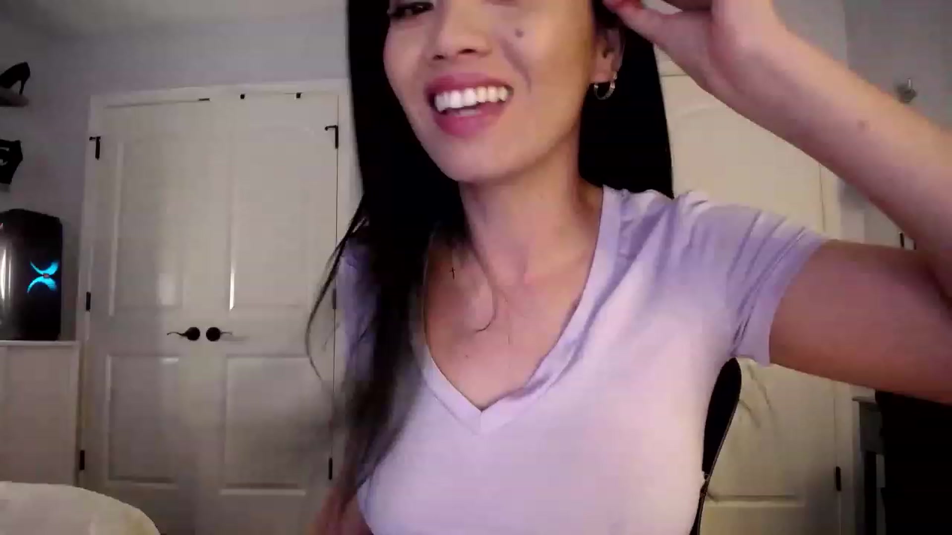 Gallery image thumbnail from AsianLuv_4U's myfreecams stream on, 06/26/2023, 17:19 image 8 of 20