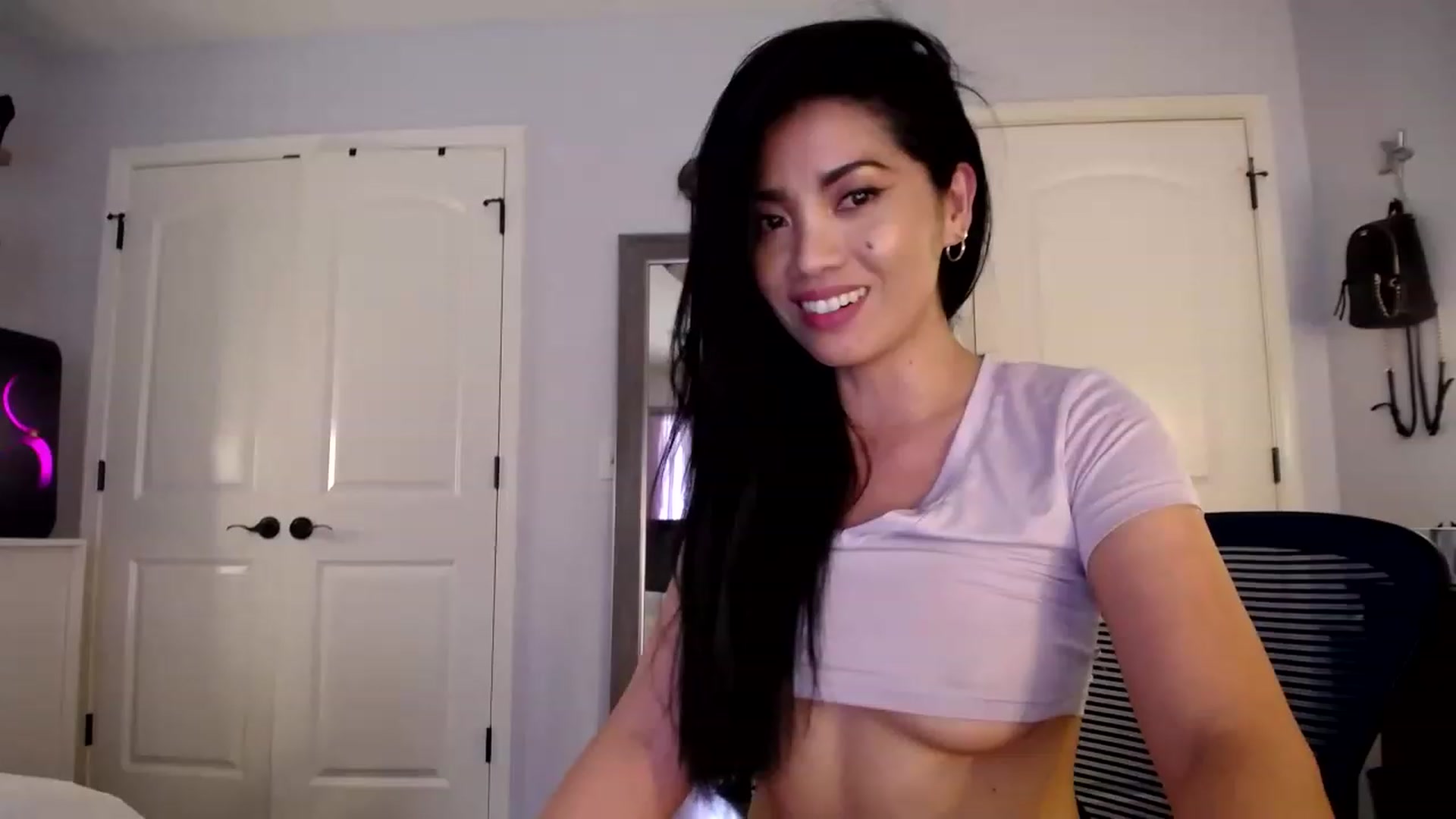 Gallery image thumbnail from AsianLuv_4U's myfreecams stream on, 06/26/2023, 19:51 image 12 of 20