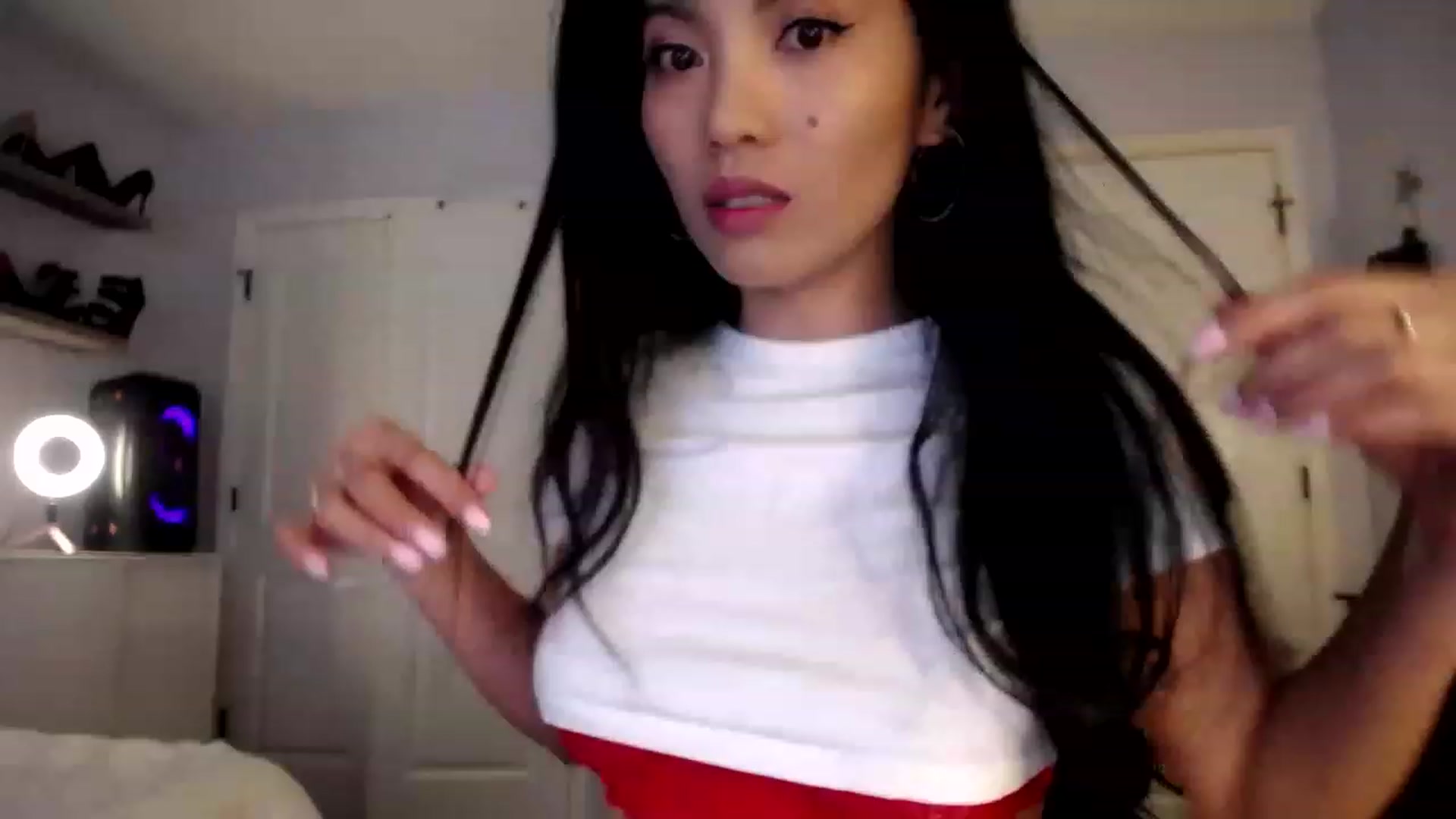 Gallery image thumbnail from AsianLuv_4U's myfreecams stream on, 06/30/2023, 17:09 image 3 of 20
