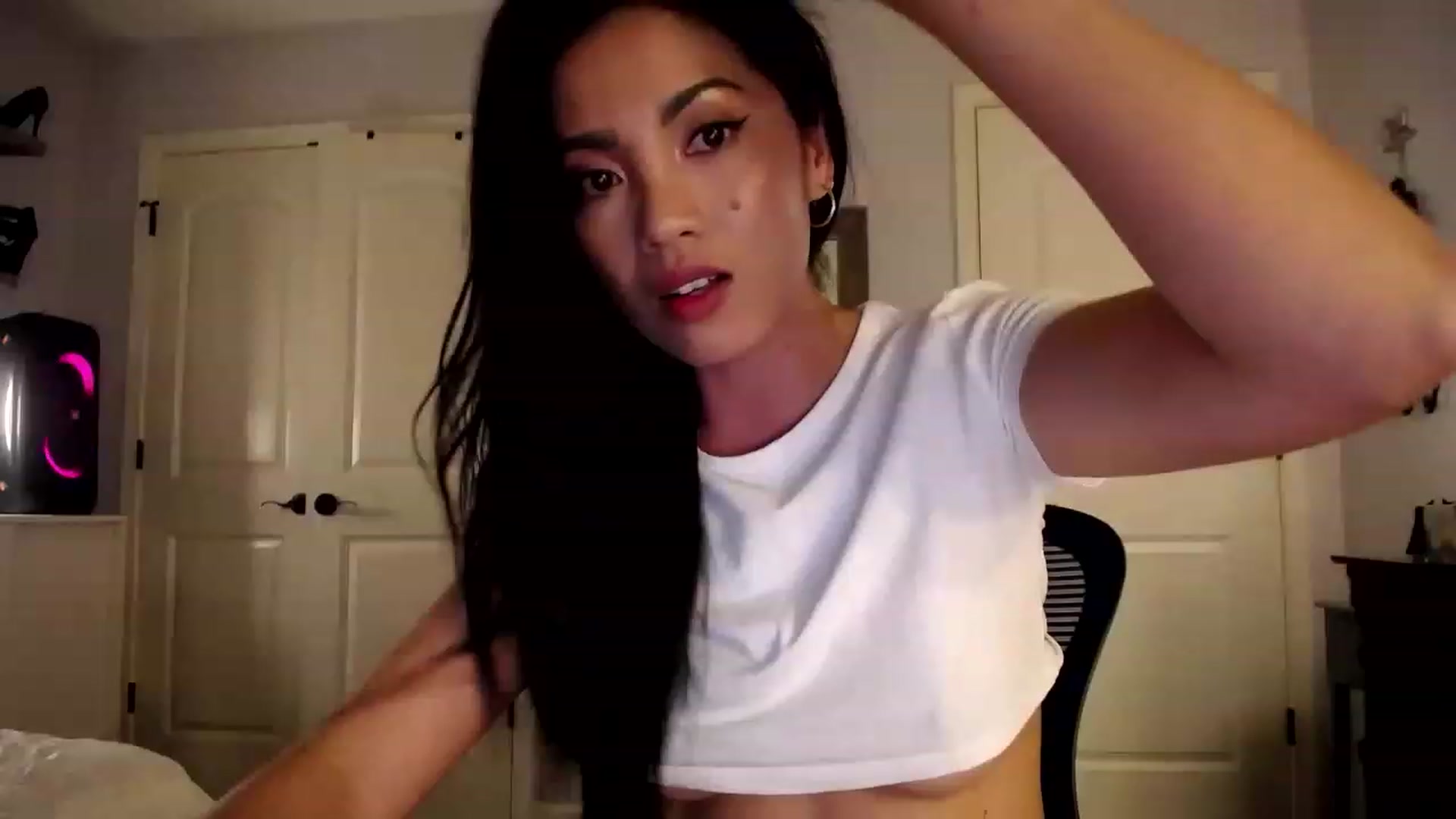 Gallery image thumbnail from AsianLuv_4U's myfreecams stream on, 07/03/2023, 24:02 image 15 of 20