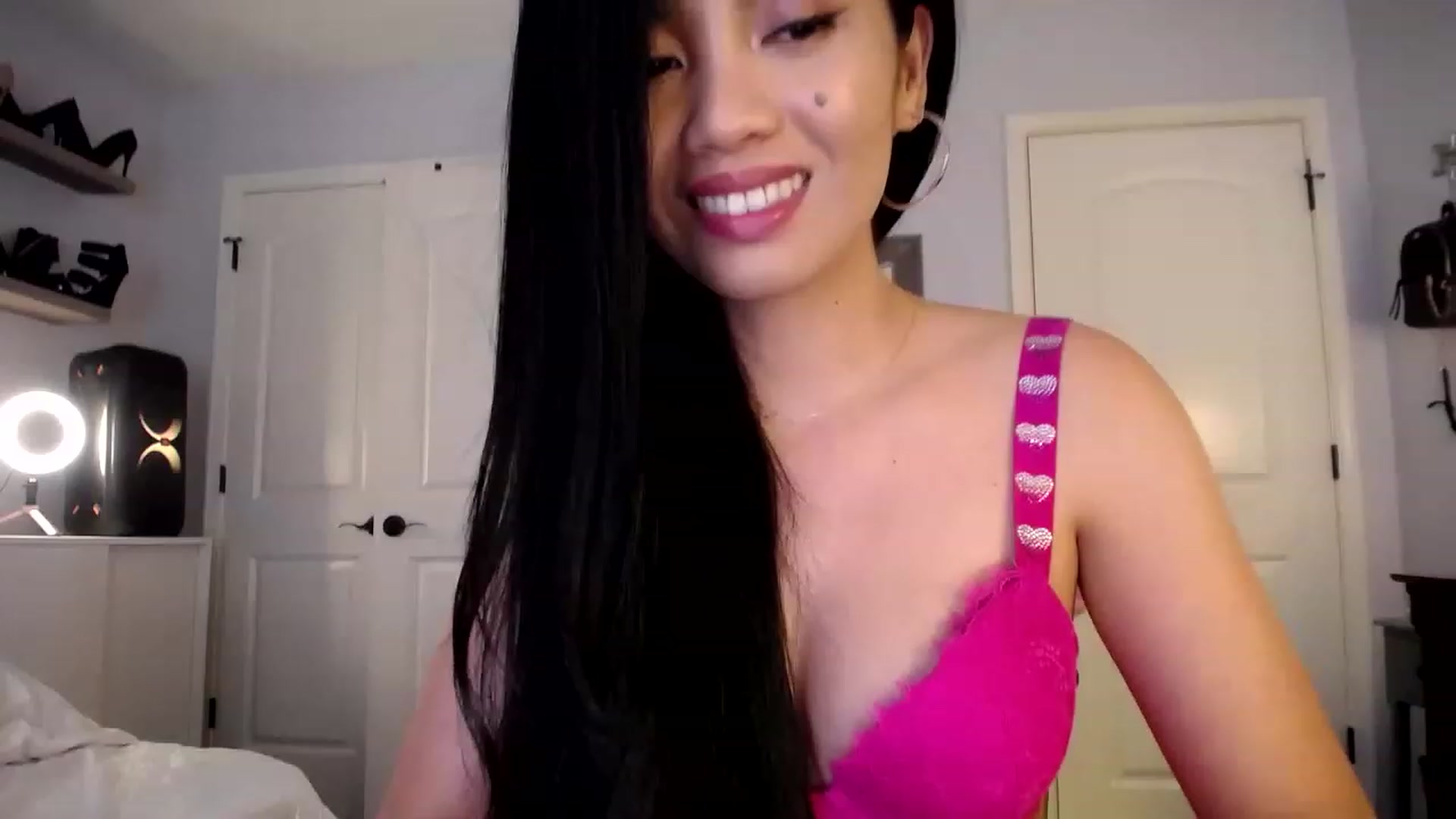 Gallery image thumbnail from AsianLuv_4U's myfreecams stream on, 07/13/2023, 18:32 image 12 of 20