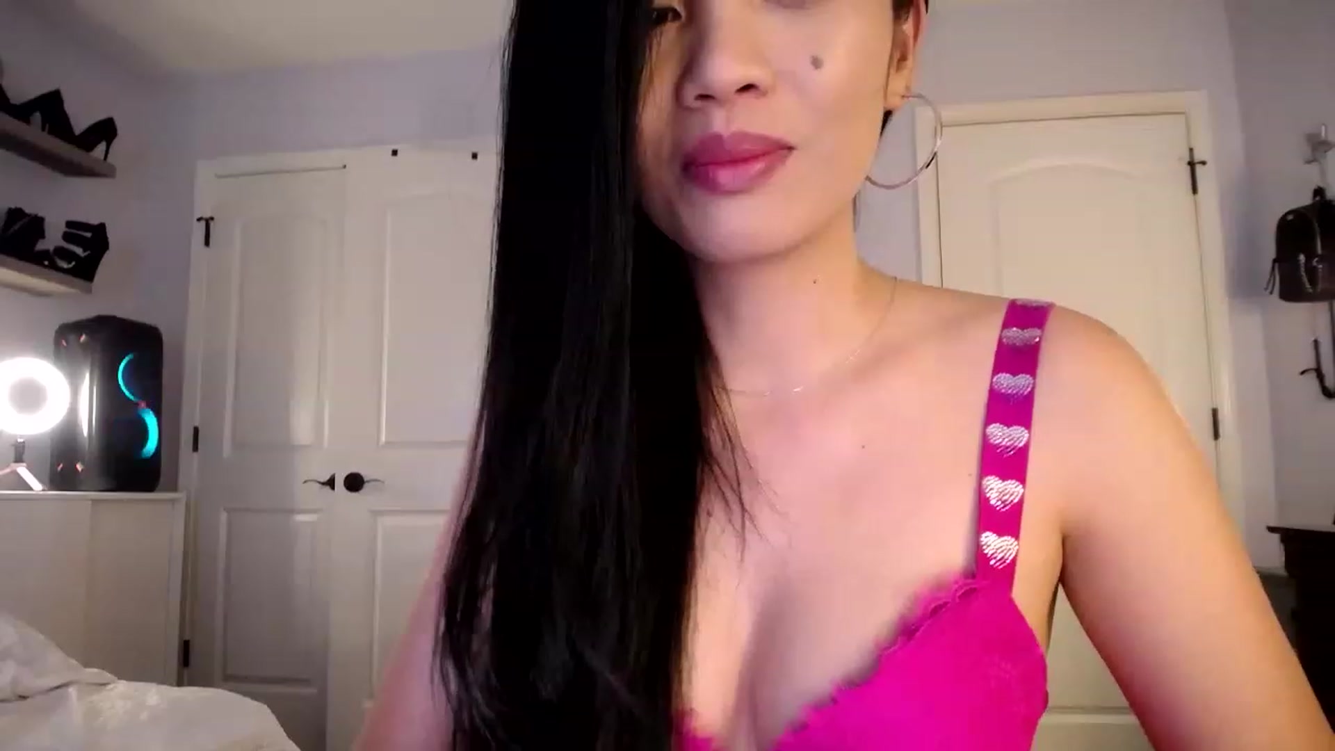 Gallery image thumbnail from AsianLuv_4U's myfreecams stream on, 07/13/2023, 18:32 image 8 of 20