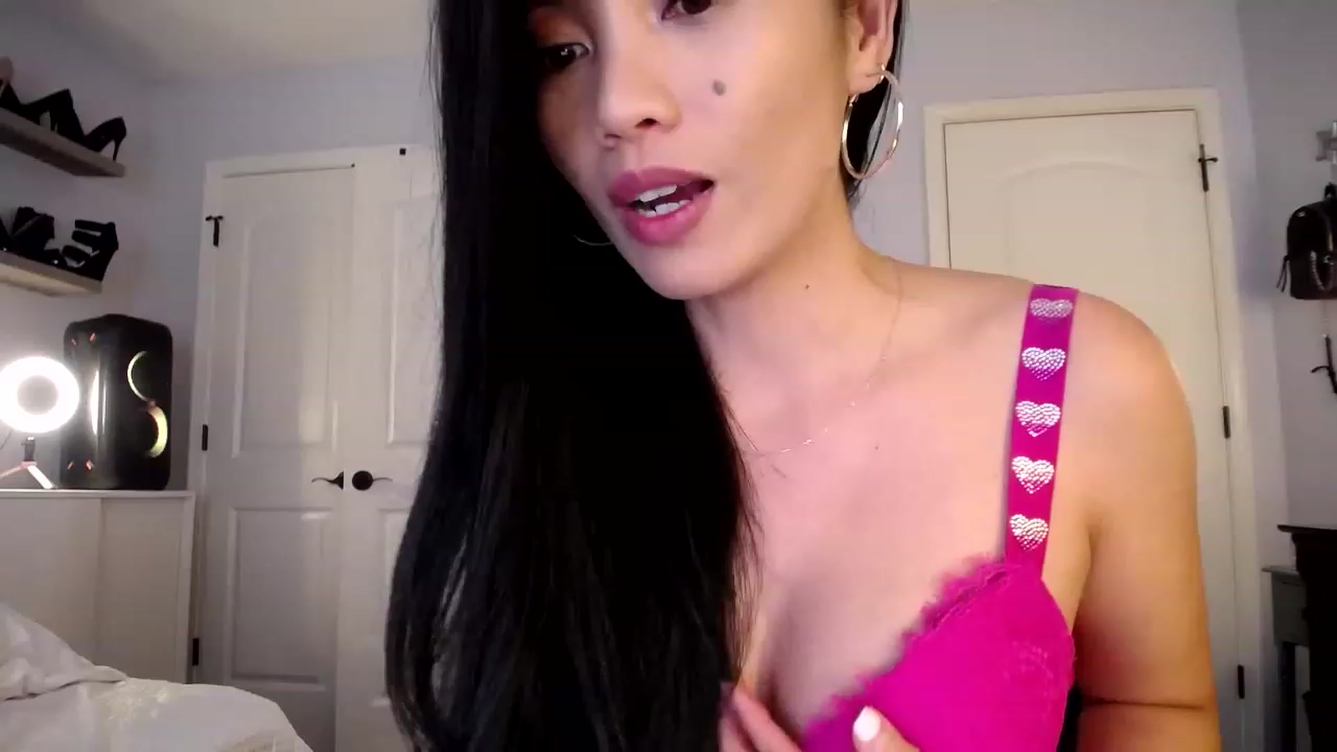 Gallery image thumbnail from AsianLuv_4U's myfreecams stream on, 07/13/2023, 18:32 image 13 of 20