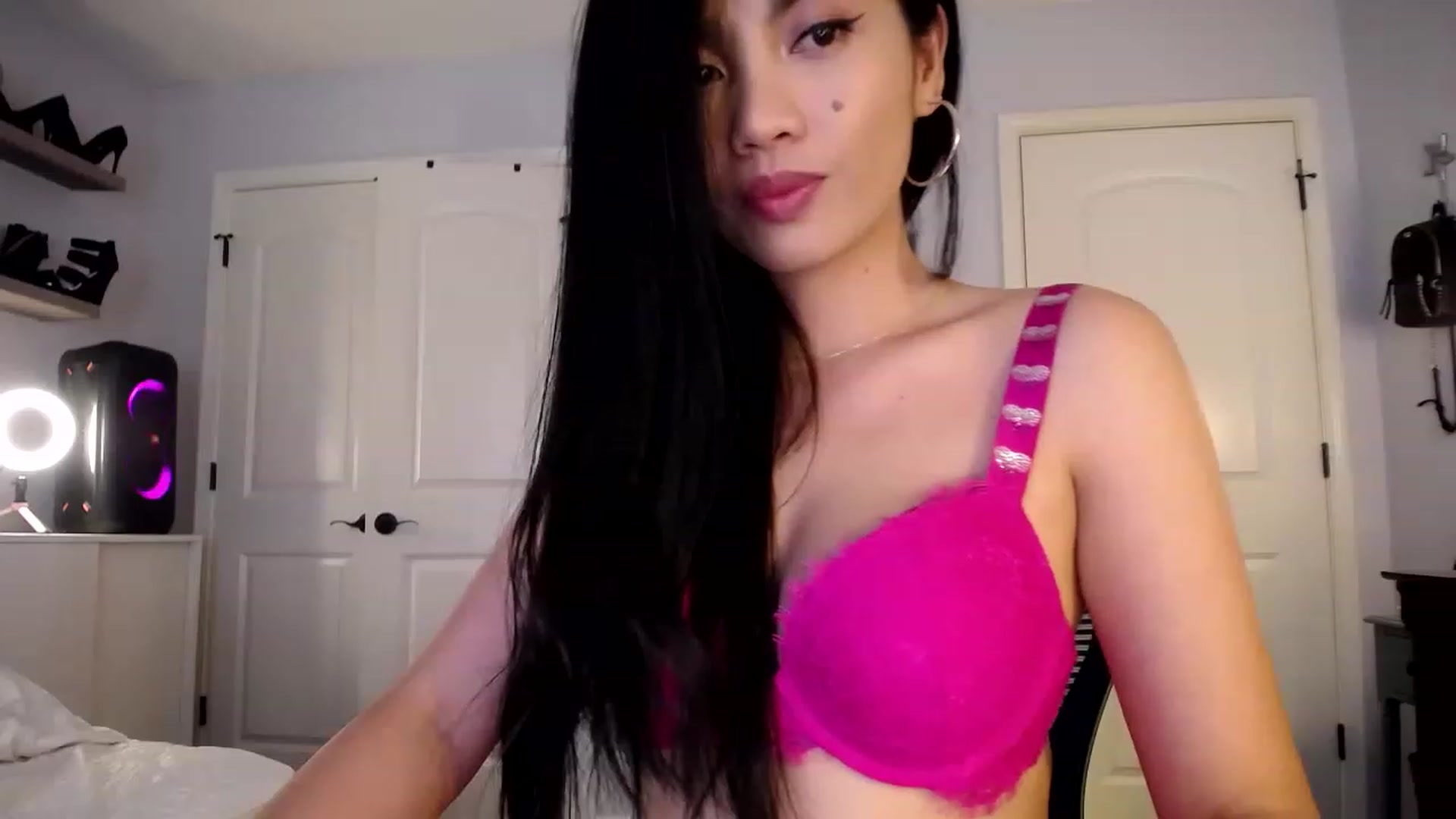 Gallery image thumbnail from AsianLuv_4U's myfreecams stream on, 07/13/2023, 18:32 image 10 of 20