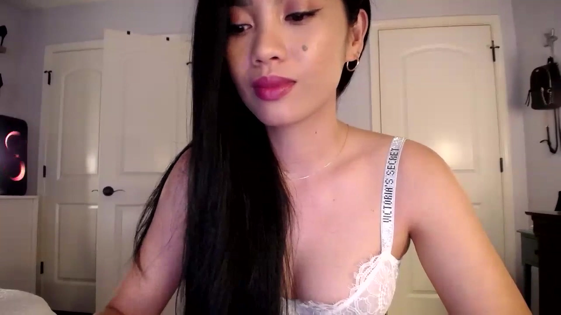 Gallery image thumbnail from AsianLuv_4U's myfreecams stream on, 07/20/2023, 17:48 image 6 of 20