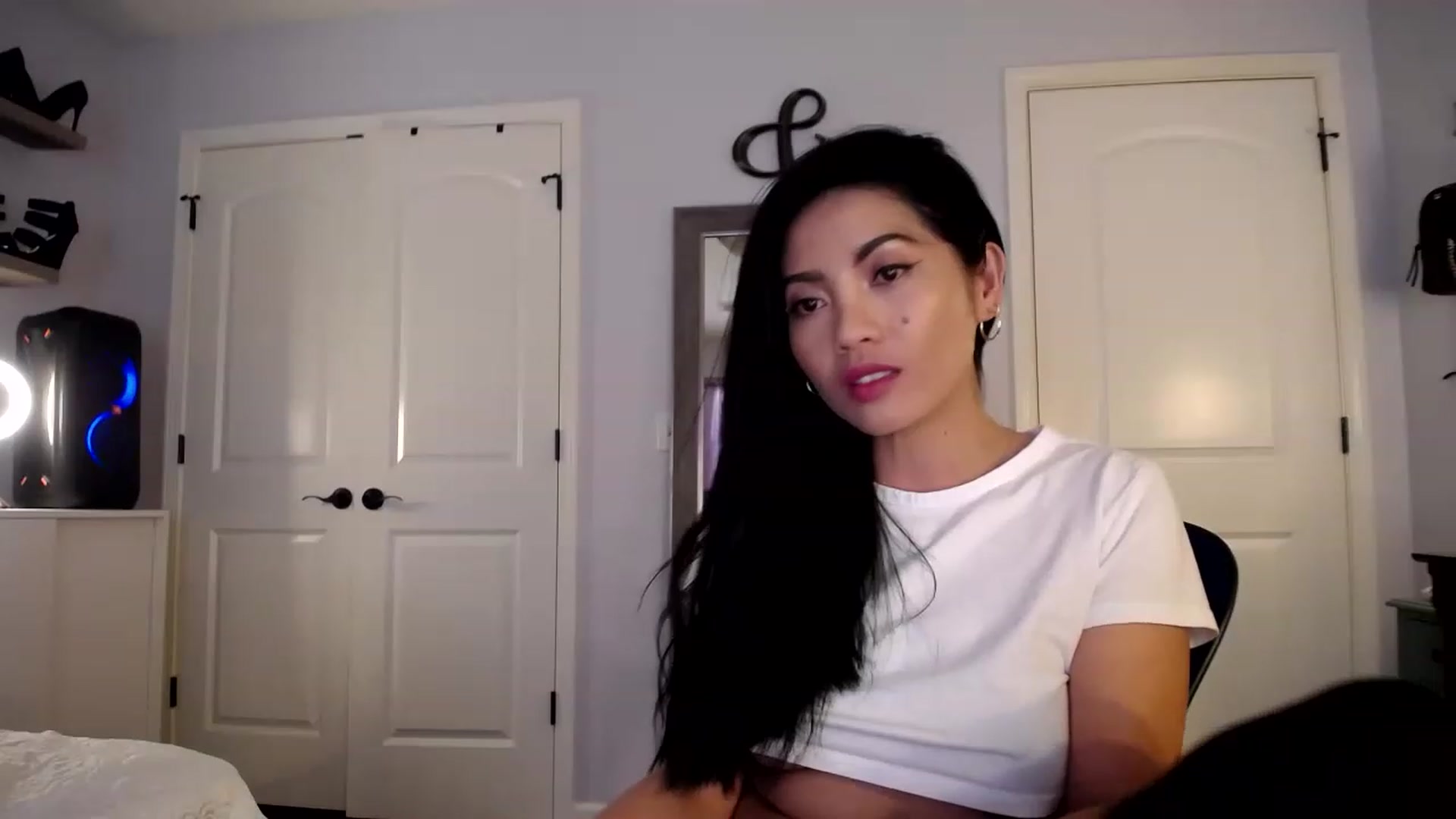 Gallery image thumbnail from AsianLuv_4U's myfreecams stream on, 07/27/2023, 17:24 image 17 of 20
