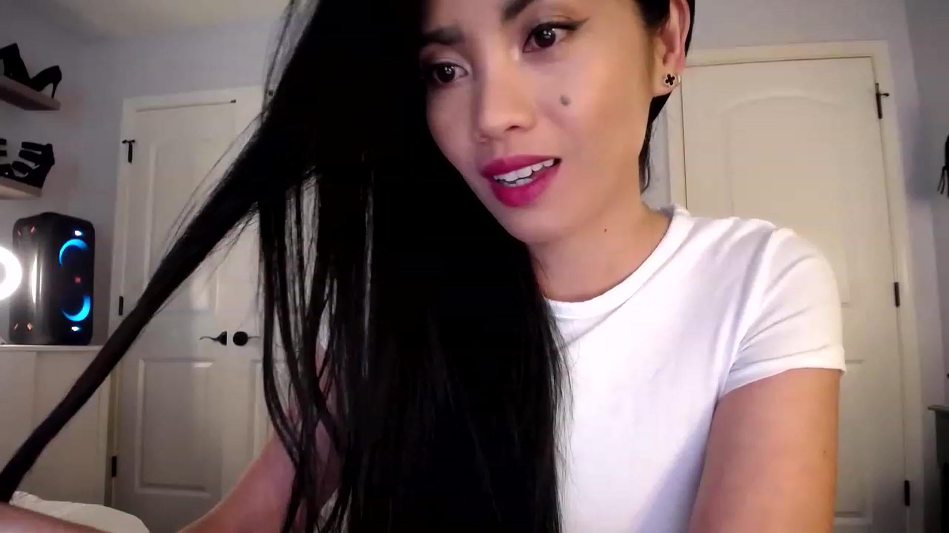 Gallery image thumbnail from AsianLuv_4U's myfreecams stream on, 07/31/2023, 16:29 image 18 of 20