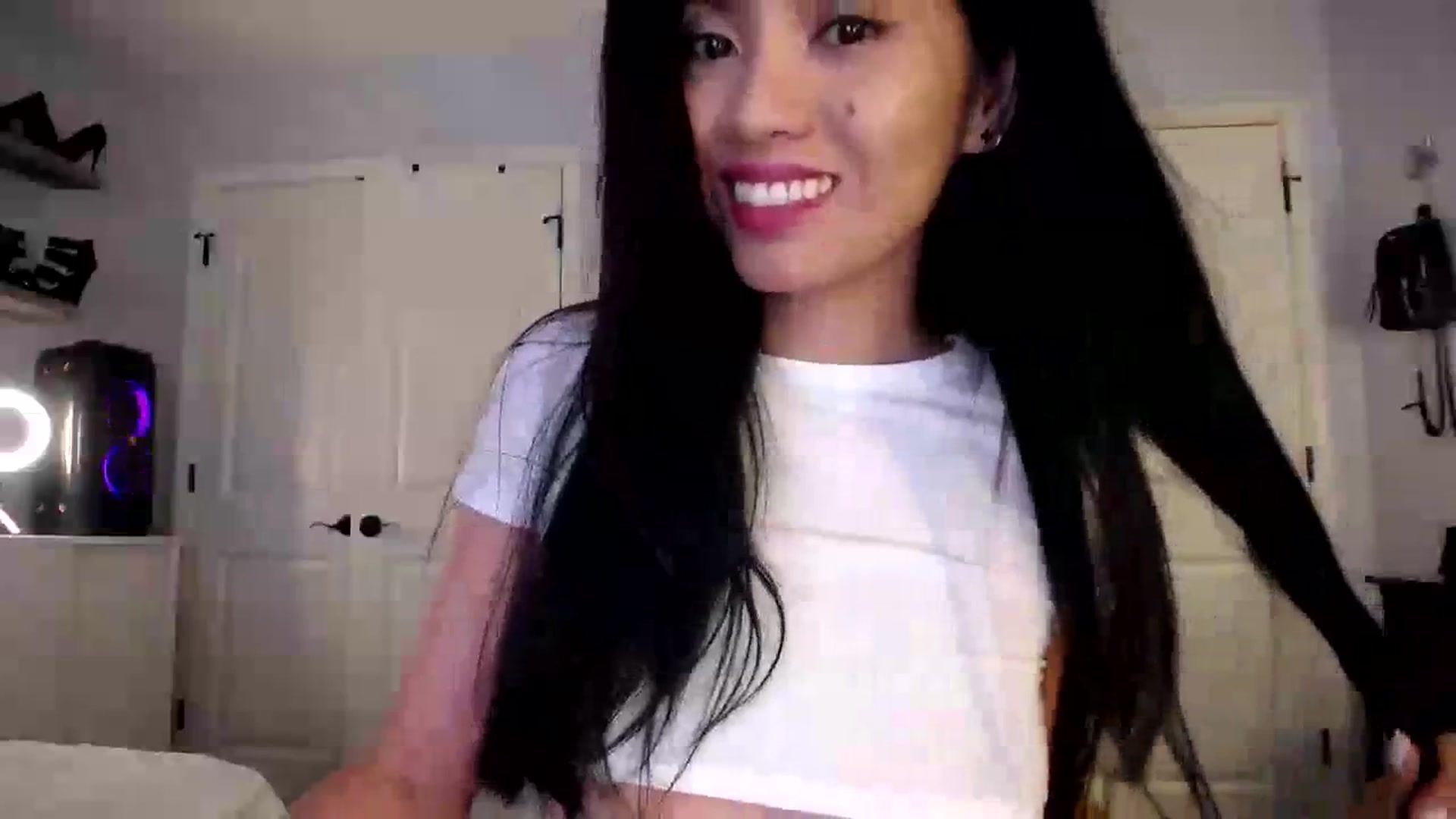 Gallery image thumbnail from AsianLuv_4U's myfreecams stream on, 07/31/2023, 17:52 image 18 of 20
