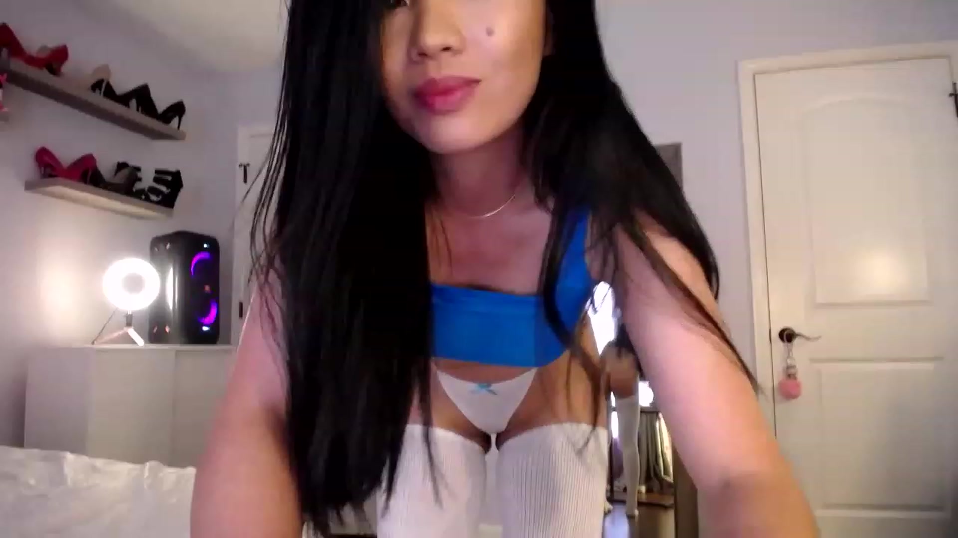 Gallery image thumbnail from AsianLuv_4U's myfreecams stream on, 08/17/2023, 18:50 image 5 of 20