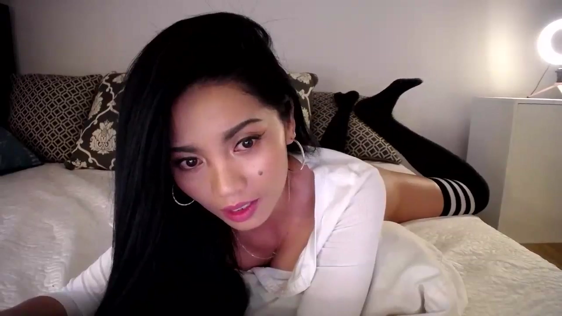 Gallery image thumbnail from AsianLuv_4U's myfreecams stream on, 08/24/2023, 17:23 image 6 of 20