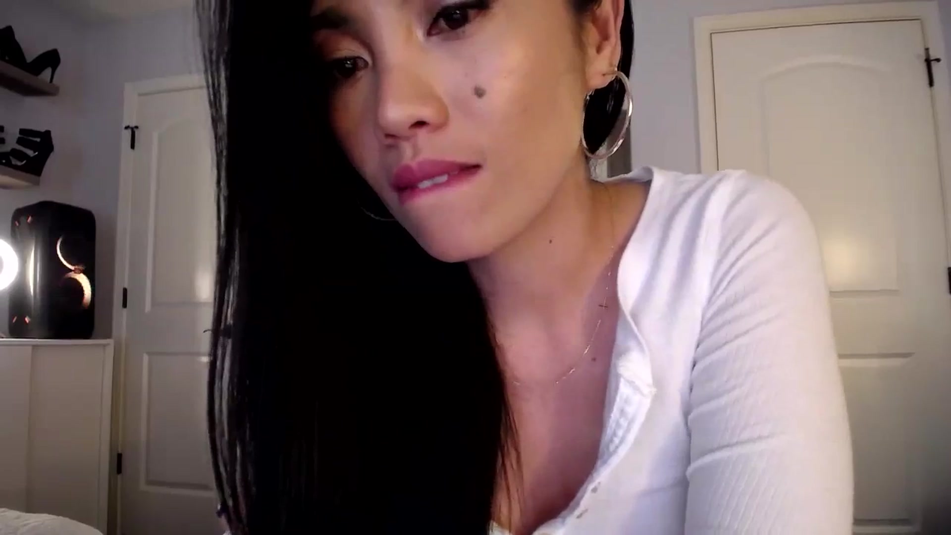 Gallery image thumbnail from AsianLuv_4U's myfreecams stream on, 08/24/2023, 17:23 image 16 of 20