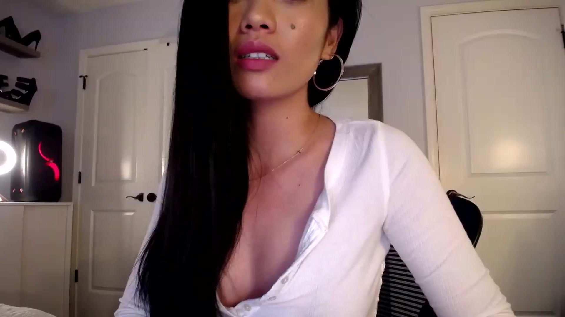 Gallery image thumbnail from AsianLuv_4U's myfreecams stream on, 08/24/2023, 17:23 image 18 of 20