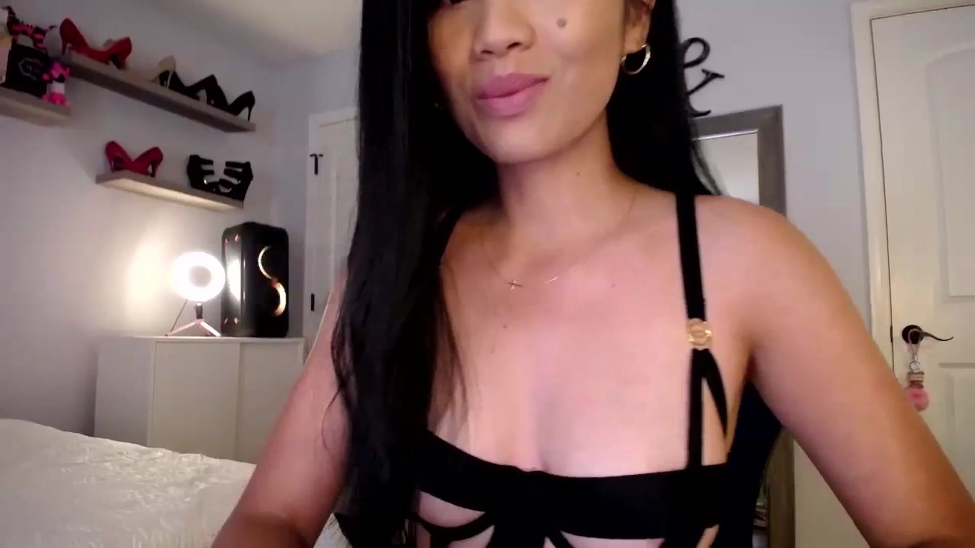 Gallery image thumbnail from AsianLuv_4U's myfreecams stream on, 09/07/2023, 16:53 image 3 of 20