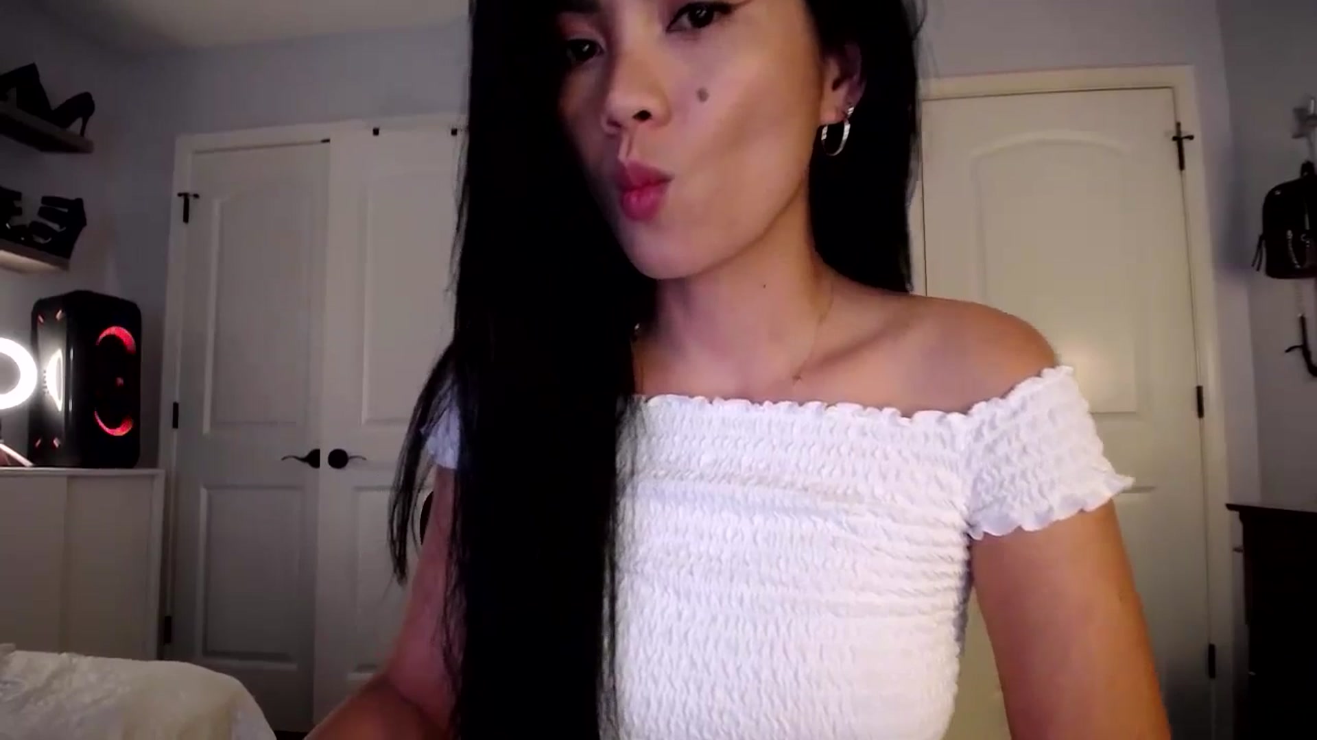 Gallery image thumbnail from AsianLuv_4U's myfreecams stream on, 09/28/2023, 18:56 image 4 of 20