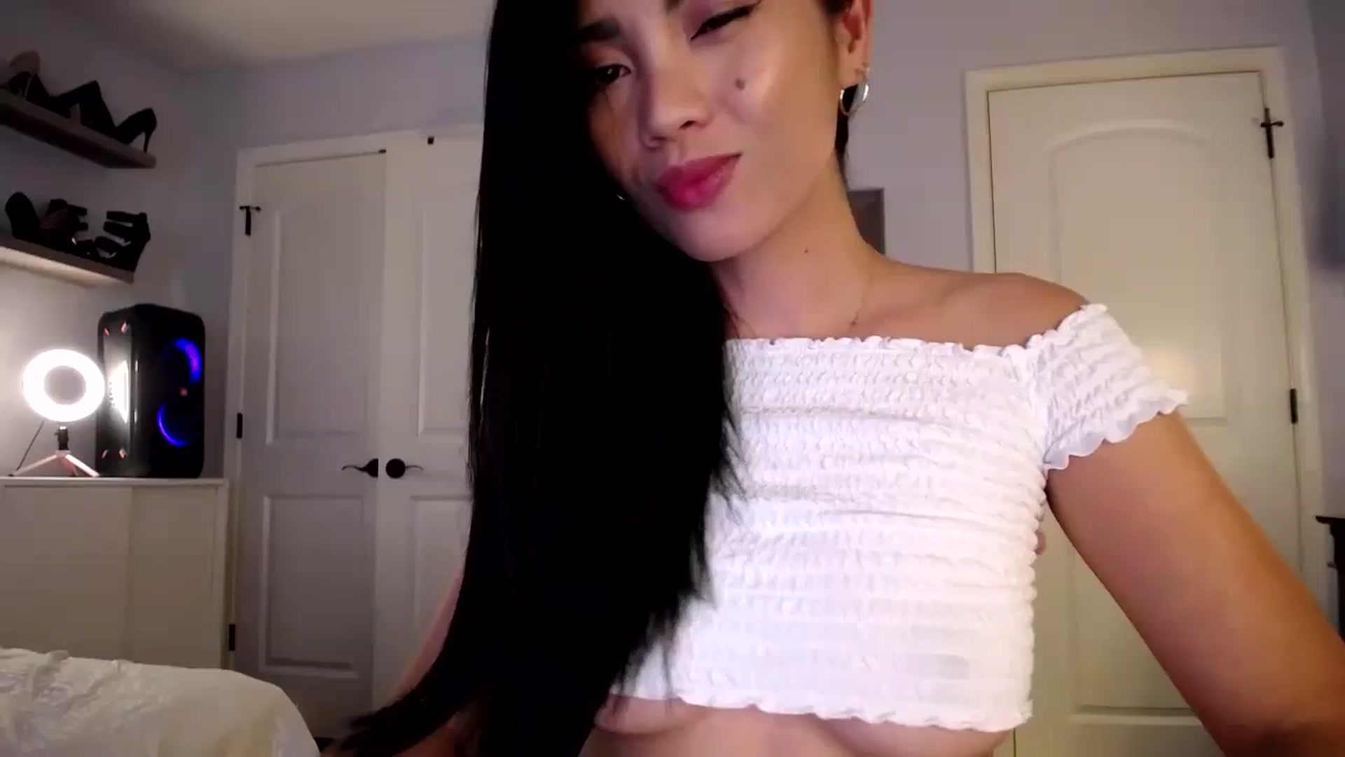Gallery image thumbnail from AsianLuv_4U's myfreecams stream on, 09/28/2023, 18:56 image 15 of 20