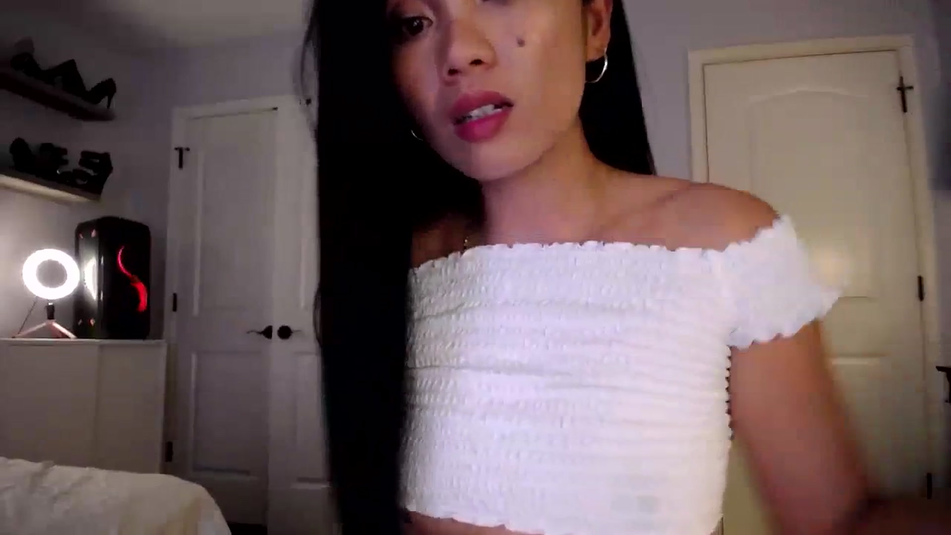 Gallery image thumbnail from AsianLuv_4U's myfreecams stream on, 09/28/2023, 18:56 image 18 of 20