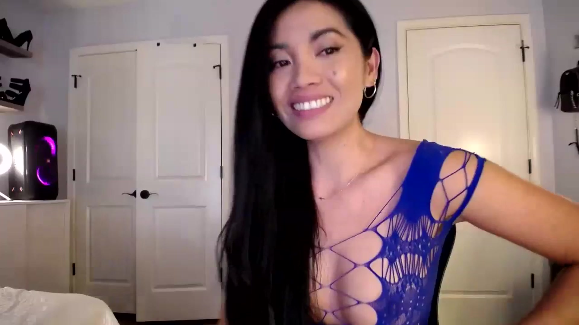 Gallery image thumbnail from AsianLuv_4U's myfreecams stream on, 10/09/2023, 16:23 image 9 of 20