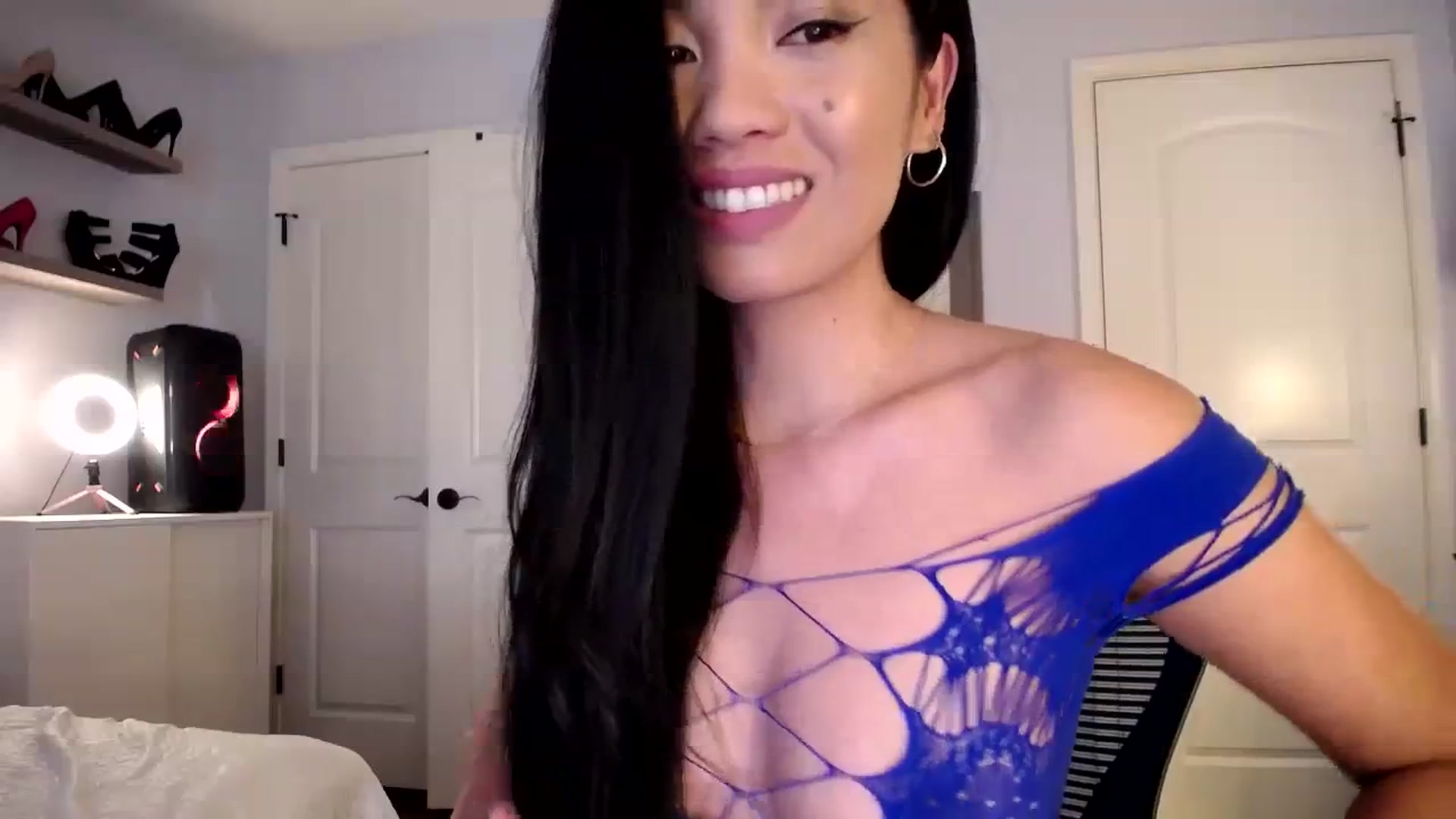 Gallery image thumbnail from AsianLuv_4U's myfreecams stream on, 10/09/2023, 16:23 image 16 of 20