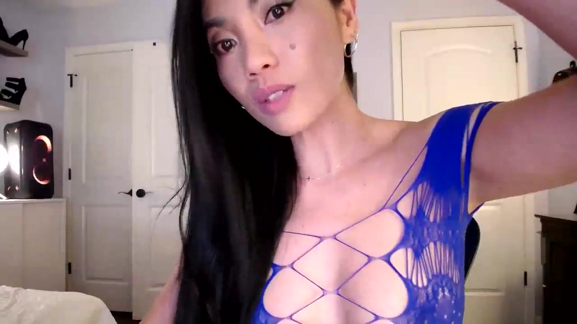 Gallery image thumbnail from AsianLuv_4U's myfreecams stream on, 10/09/2023, 16:23 image 12 of 20