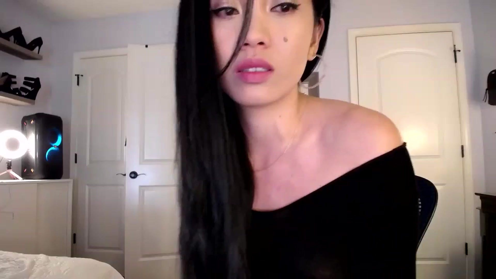 Gallery image thumbnail from AsianLuv_4U's myfreecams stream on, 10/12/2023, 16:28 image 1 of 20