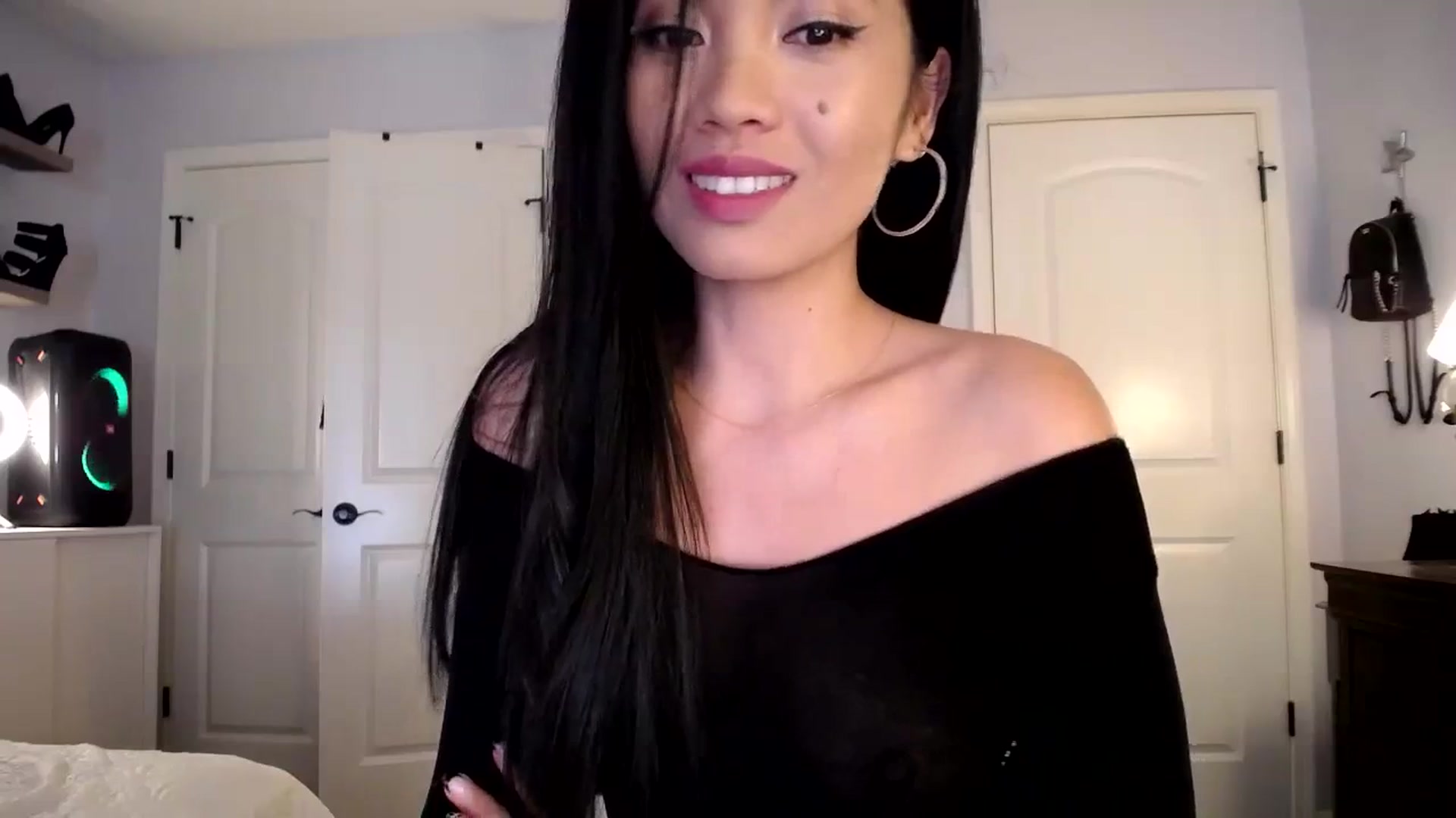 Gallery image thumbnail from AsianLuv_4U's myfreecams stream on, 10/12/2023, 16:28 image 6 of 20