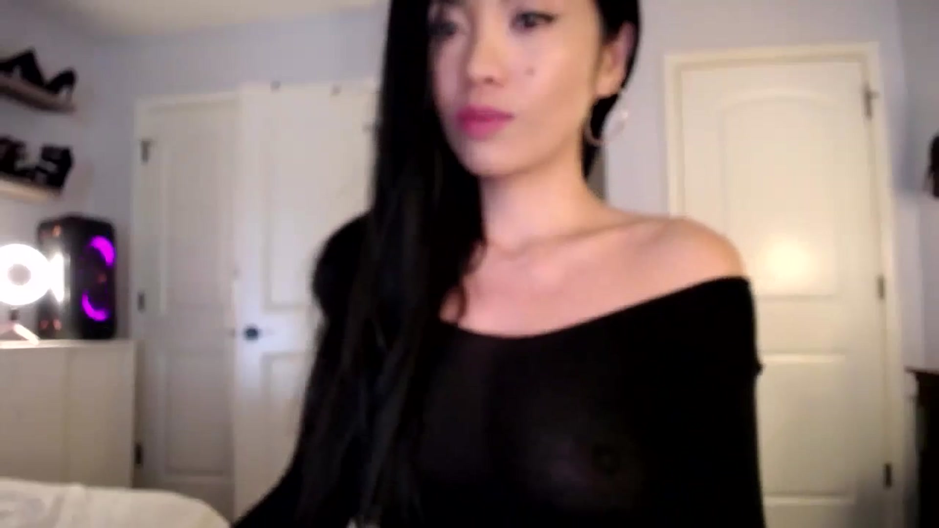 Gallery image thumbnail from AsianLuv_4U's myfreecams stream on, 10/12/2023, 16:28 image 2 of 20