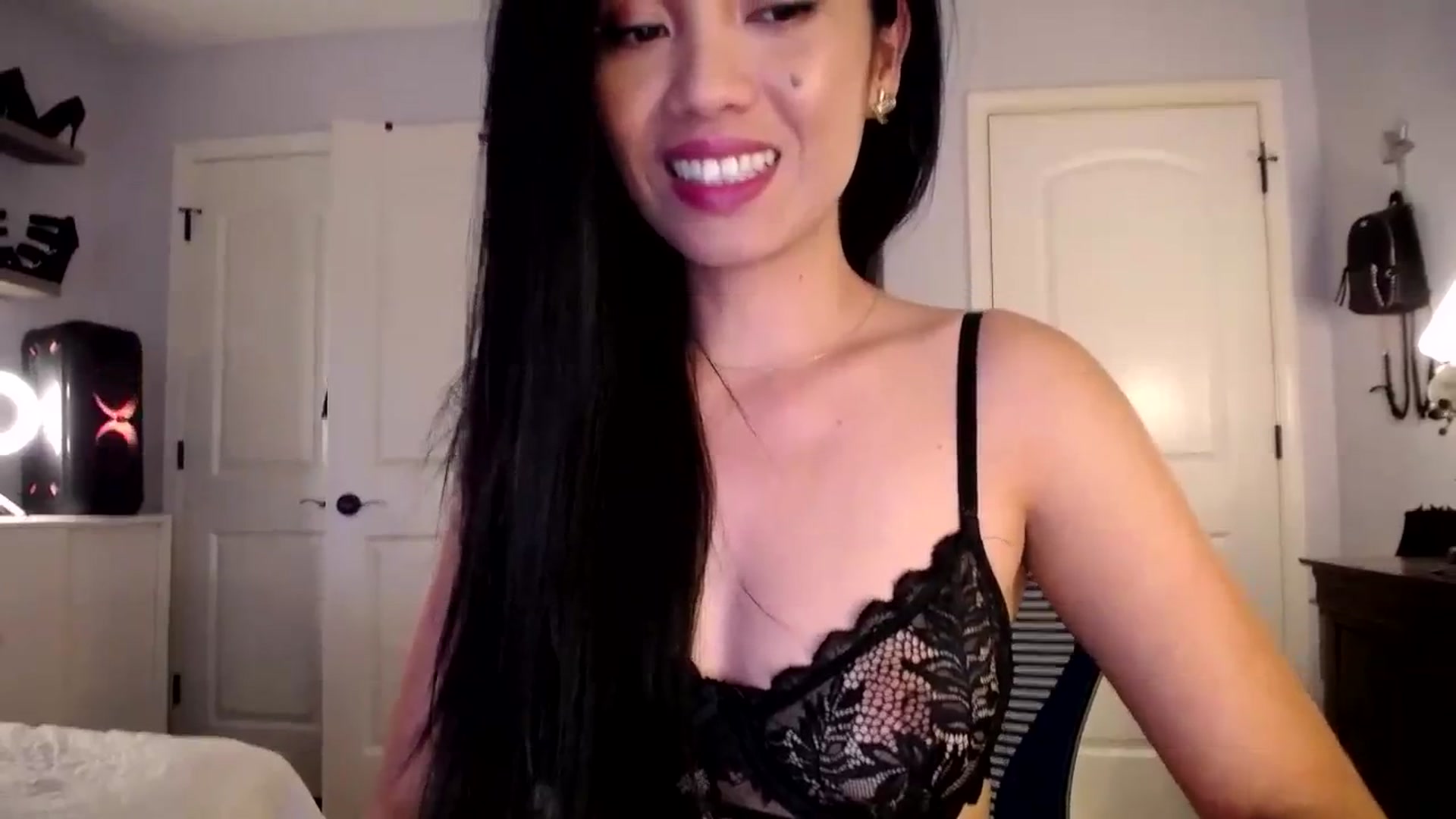 Gallery image thumbnail from AsianLuv_4U's myfreecams stream on, 10/16/2023, 18:28 image 15 of 20